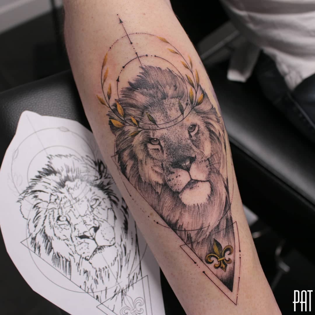 Lion
📩patricetattoo@outlook.fr 
#tattoo #tattoos #tatts #tatt #tattooink #tattooed #tattooer #ink #inked #tattooart #geometric #geometry #geometrictattoo #tatouagemagazine #tatouage #tatouagegeometrique #liontattoo #lionking #liontattoos #tatouagelion