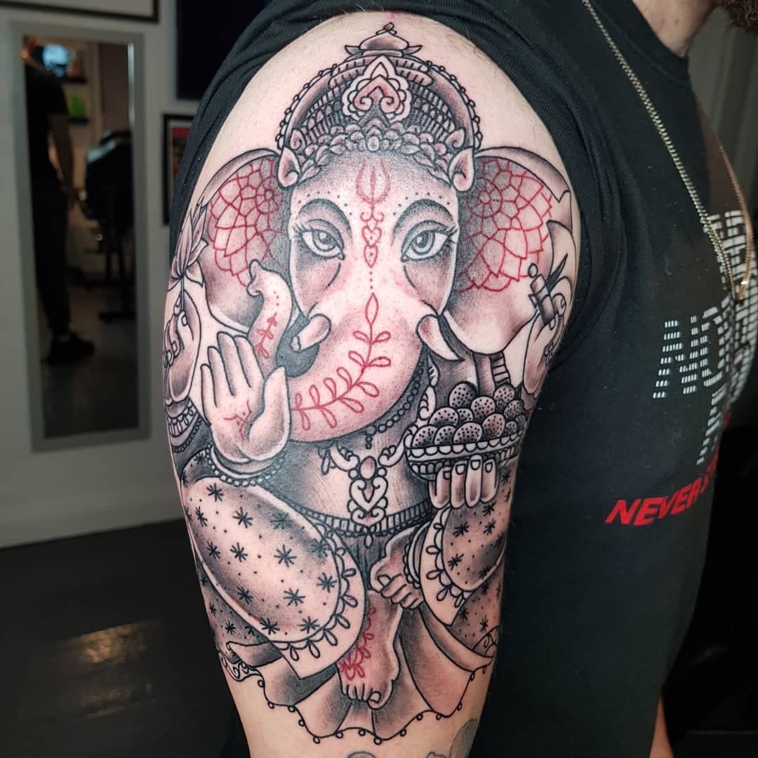 Havnt posted in a while so heres a ganesh i did a little while ago.. fresh pic n video and then a healed pic n video from just before lockdown.. thanks for looking 😊😊
#ganesh #ganesha #ganeshutsav #ganeshtattoo #ganeshtattoos #hindu #hindutattoo #tattooworkers #tattoodaily #tattoosnob #blackngrey #uktta2021 #uktta #uktattoo #eastyorkshire #beverley #blackspiralcollective #michaelaarontattoo