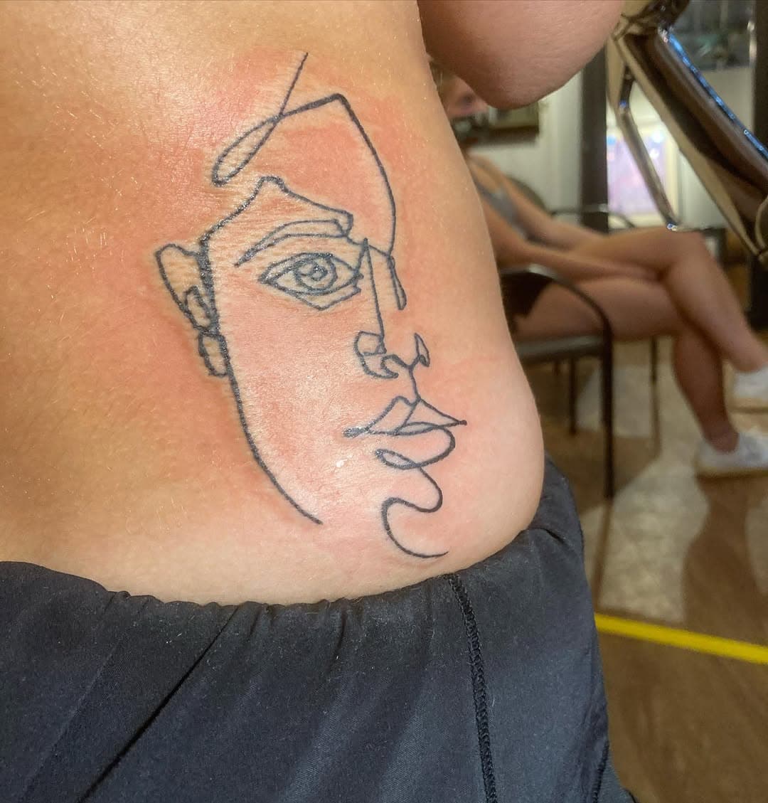 Another one from a few months back.  #modernclassictattoo #minimalisttattoo #linework #lineworktattoo