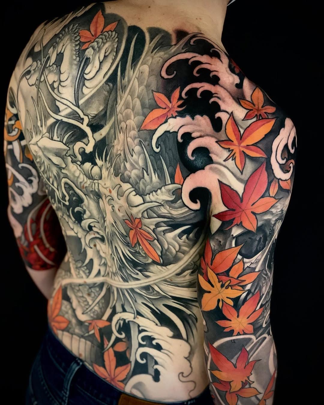 Björns back and arm. Conecting his left arm to his backpiece on thuesday👊🏻
.
.
.
@rationeedle @rationeedle @darklabsupplies @fkirons #spekraflux