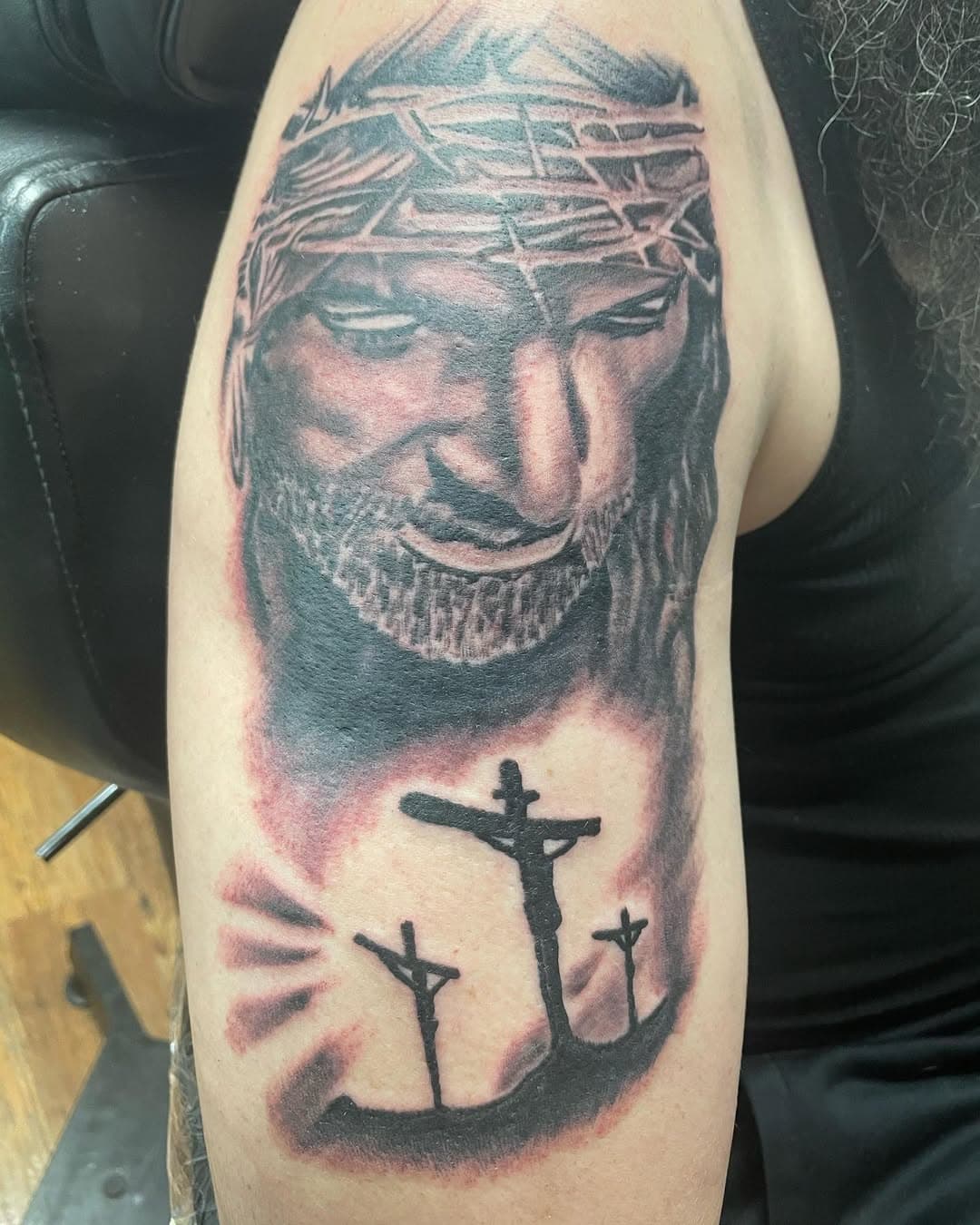 By shaun glover #sideshowtattooal #tattoo #tattoos #jesustattoo #religioustattoo #ink #inked #blackandgreytattoo @shaun_glover_tats