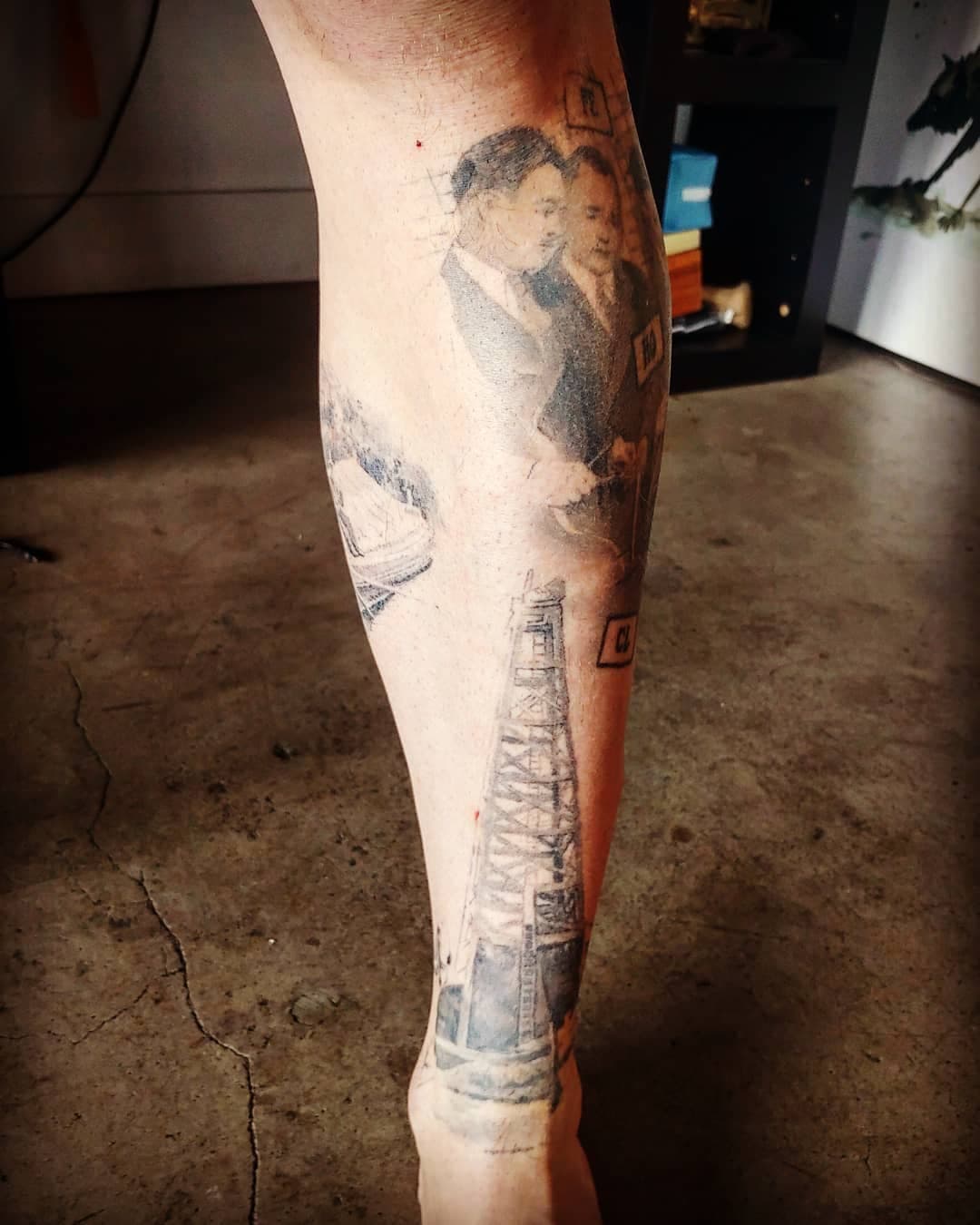 We are working on this "Industrial expension" legsleeve.Multiple session before you ask wheter it is one day job. 😃 Little by little, brick by brick. 

#tattoo #customtattoo #inkyourstory #caesar #caesartattoo #blackandgraytattoo #kansascity @killersilverink @rebeltattoomachine