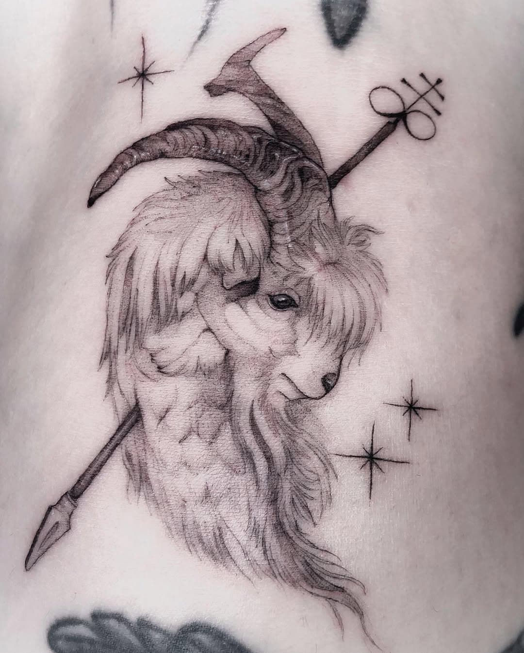 Micro Baphomet for my talented friend @izabelladawidwolf aka @devilsclaws 🐐 @ztsyrena 
.
.
.
#singleneedle #baphomet #baphomettattoo #btattooing #microtattoo #tattoodo #equilattera #tttism #tattoosnob #tattrx #vegantattoo #polandtattoos