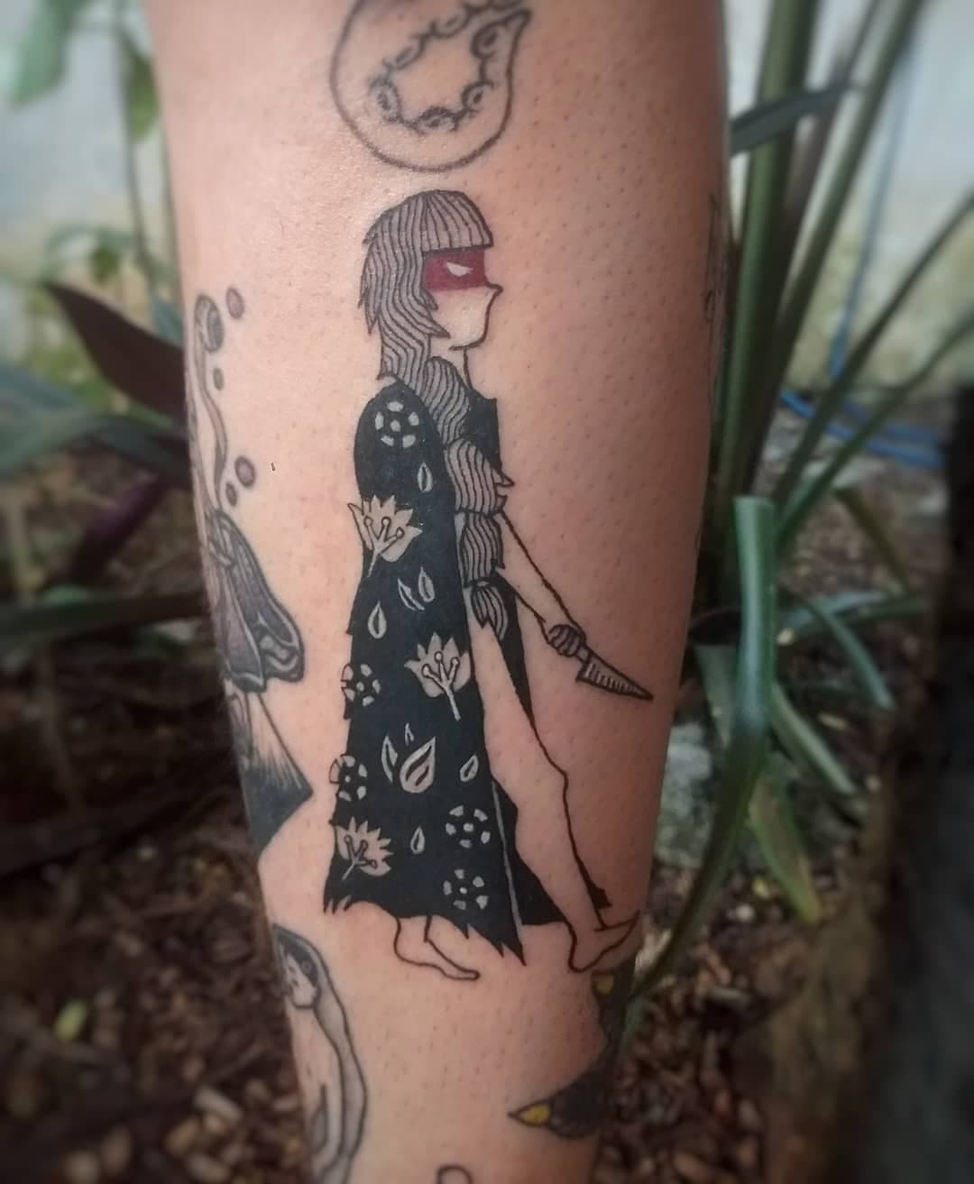 Oi gentee! Essa tattoo é a Comadre Florzinha feita pela residente @artemysiarte, inspirada na carta de Tarot da Morte, uma das 21 releituras feita pelo Pedro Indio Negro da Paraíba
•
Conta aí o que vcs acharam dessa tattoo belíssima, ajuda no engajamento da página que é muito importante pra gente, curte e compartilha tbm, xerin
•
•
•
•
•
•
#tattoo #tatuagem #ilustração #arte #tattooartist #tattooed #desenho #tarot