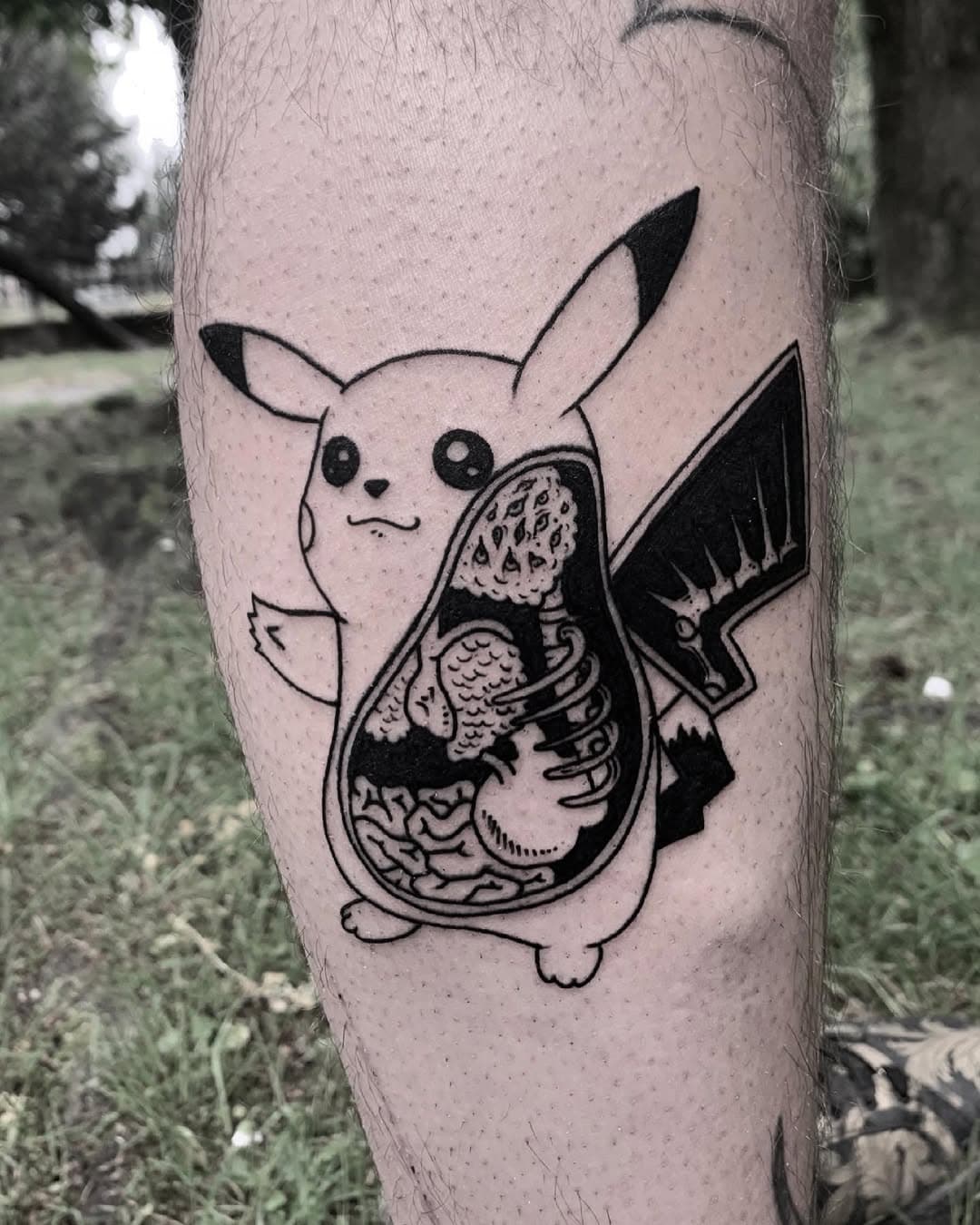 ピカチュウ 

(Pikachū)

#tattoo #tattoos #blackwork #blacktattoo #darkartists #darktattoo #splatter #organs #blacktattoo #blacktattooart #blacktattooing #blackworkers #pikachu #pokemon #dead #macabreart