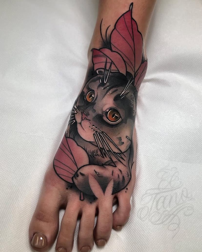 Sweet cat on Aliona 🐈‍⬛ 
Thank you @aliona_antoniuk 
#neotraditionaltattoo #neotraditional #cattattoo #catporn #newtraditional #newtraditionaltattoo #neotrad #inkedgirls #foottattoo #kittylove #tattoo 
I used:
🩸 @meaculpairons 
🩸 @delight_needle_cartridges