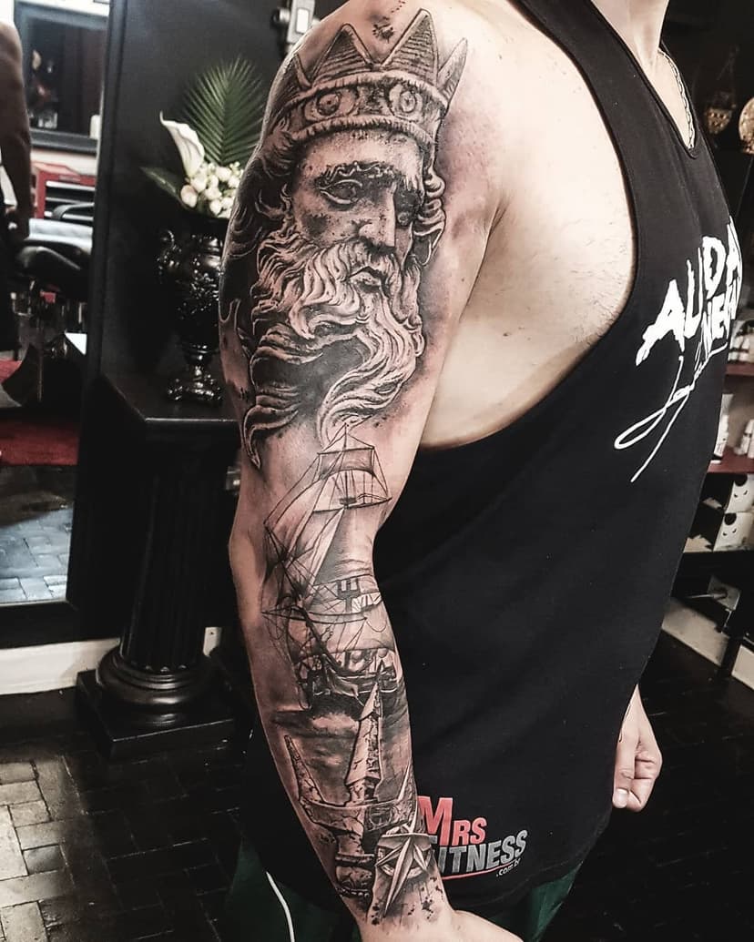 E essa arte que rolou, gratificante criar e executar um belo projeto desse ainda mais quando é a primeira TATTOO do amigo 😁 dois dias seguidos de muita agulhadas e tintas 🔥💉💉💉💉💉 obrigado @coach.rafael pela confiança e resistência, parabéns!

Materiais @electricink  @electricink.com.br