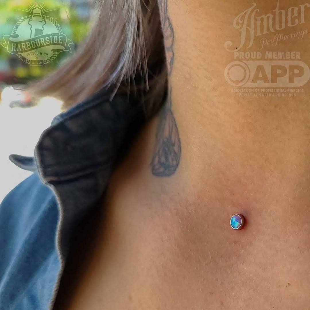 Check out this suprasternal notch 😍😍😍
This single point piercing that @amber_pro_piercings did features a light blue man-made opal by @industrialstrength and an @anatometalinc base.
We love piercings here!
To enquire about piercing please email HarboursideTattoo@gmail.com 
.
.
.
#APPmember #SurfaceAnchor #SurfacePiercing #MicroDermal #Dermal #DermalAnchor #VancouverPiercer #VancouverJewellery #VancouverBodyPiercing