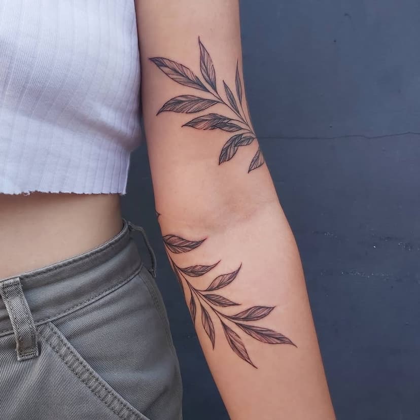 A band of leaves wrapping around Loukia's arm. Thank you so much for trusting me with this piece. The leaves  go around the back and was part stenciled and part free handed.
This design was custom drawn and an unique design for my customer. Stencil is not for sale. Please do not copy. 🌿
.
.
.
#floraltattoo #botanicaltattoo #blackwork #btattooing #blackworkersubmission #blackworktattoo #tattooist #tattoodesign #tattoo #uktattoo #darkart #darkartist #blacktattoo #linetattoo #dotwork #dotworktattoo #engravingtattoo #blacktattooart #linework #illustration #woodcuttattoo  #tattooartist #tttism