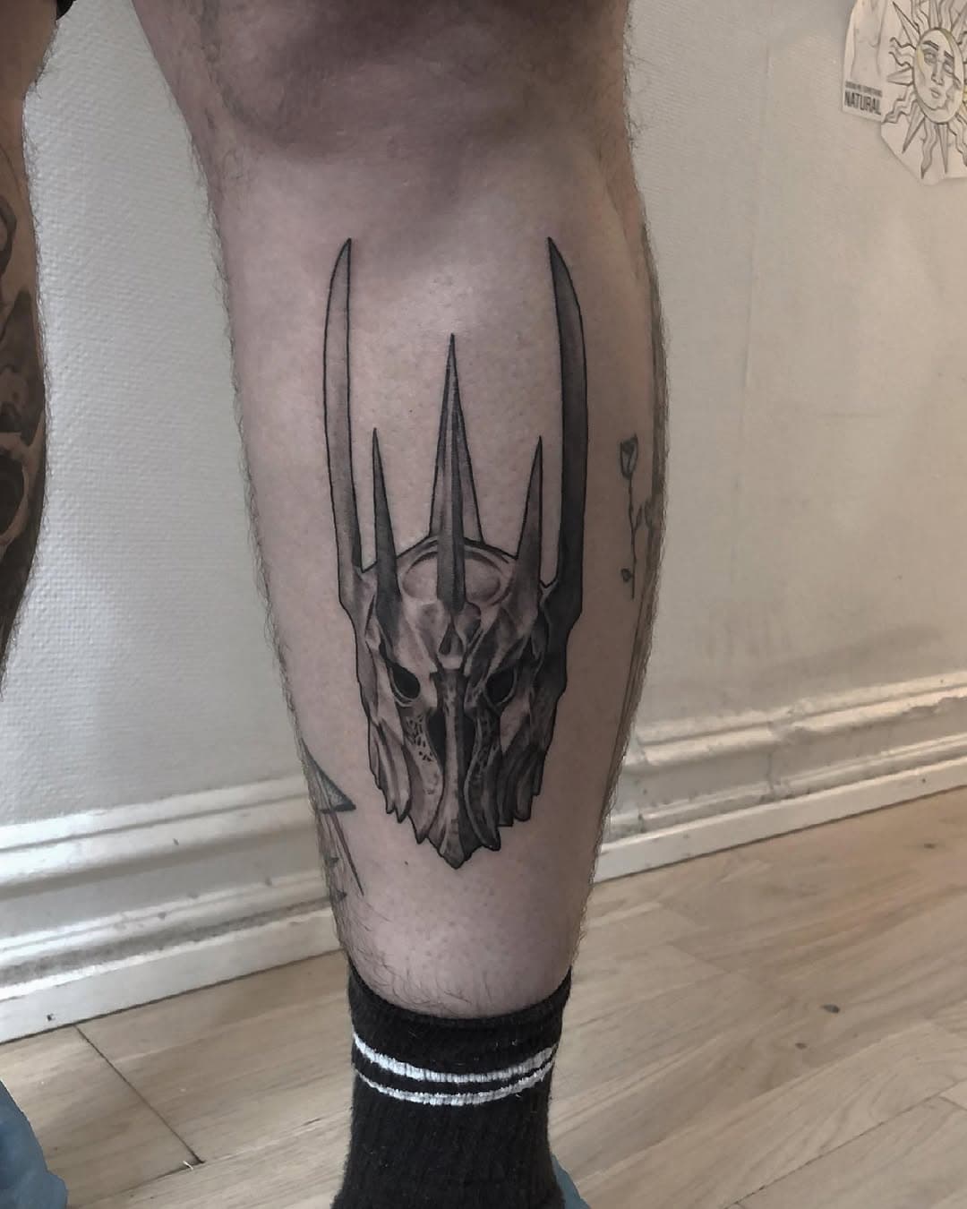 Sauron on @biondi.tattoo @biondi.artwork #saurontattoo #lotr #lotrtattoo  #lordoftherings #thelordoftherings  #sauronhelmet @venlig_hilsen @smellslikeink.dk #venlighilsen @killerinktattoo #venlighilsendintatovør #dintatovør #tattoo #art #realistic #blackandgrey #bng #bngtattoos #tattooartist #inkfreakz #ink #tattooart #inkedmag #skinartmag #inkstagram #tattooartistmagazine #bngsociety #aarhus #hustlebutter #kwadron #tattoodo #blackandgreytattoos #killerinktattoosupplies