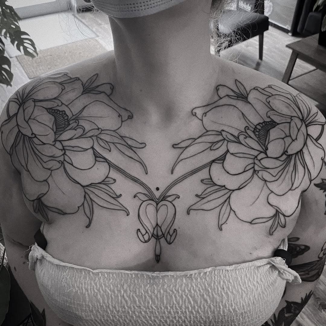 PEONIES (color next) ❖ Thank you Laura! 🌸 Done @hideoutatelier Leipzig #chesttattoo #inprogress #lines #peonies #pfingstrosen #tränendesherz #florals #tattoonouveau #neotraditional #neotraditionaltattoo #ntgallery #neotradsub #neotradeu #neotradstyle #neotradworldwide #neotradsp #thebesttattooartists #tattoosnob #tttism #hideoutatelier #leipzigtattoo #leipzig done with @coalblack.supply @fivemoths