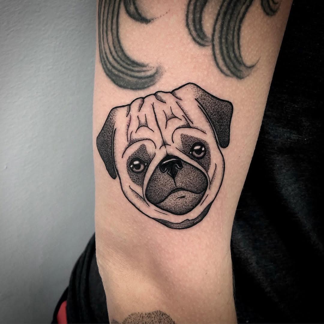 Tattoo feita na @nathrios_piercer em homenagem ao nosso filho cão Angus Young. Muito obrigado pela confiança meu bem! 😍 #tattoo #tatuagem #tattoocao #tattoodog #tattoopug #pug #pugcao #tatuagemdepug #tattoopontilhismo #pontilhismo #pontilhismotattoo #inktattoo #inked #inkedtattoo #tatuagemcachorro #cachorro #dog #dogpug #tattoopet