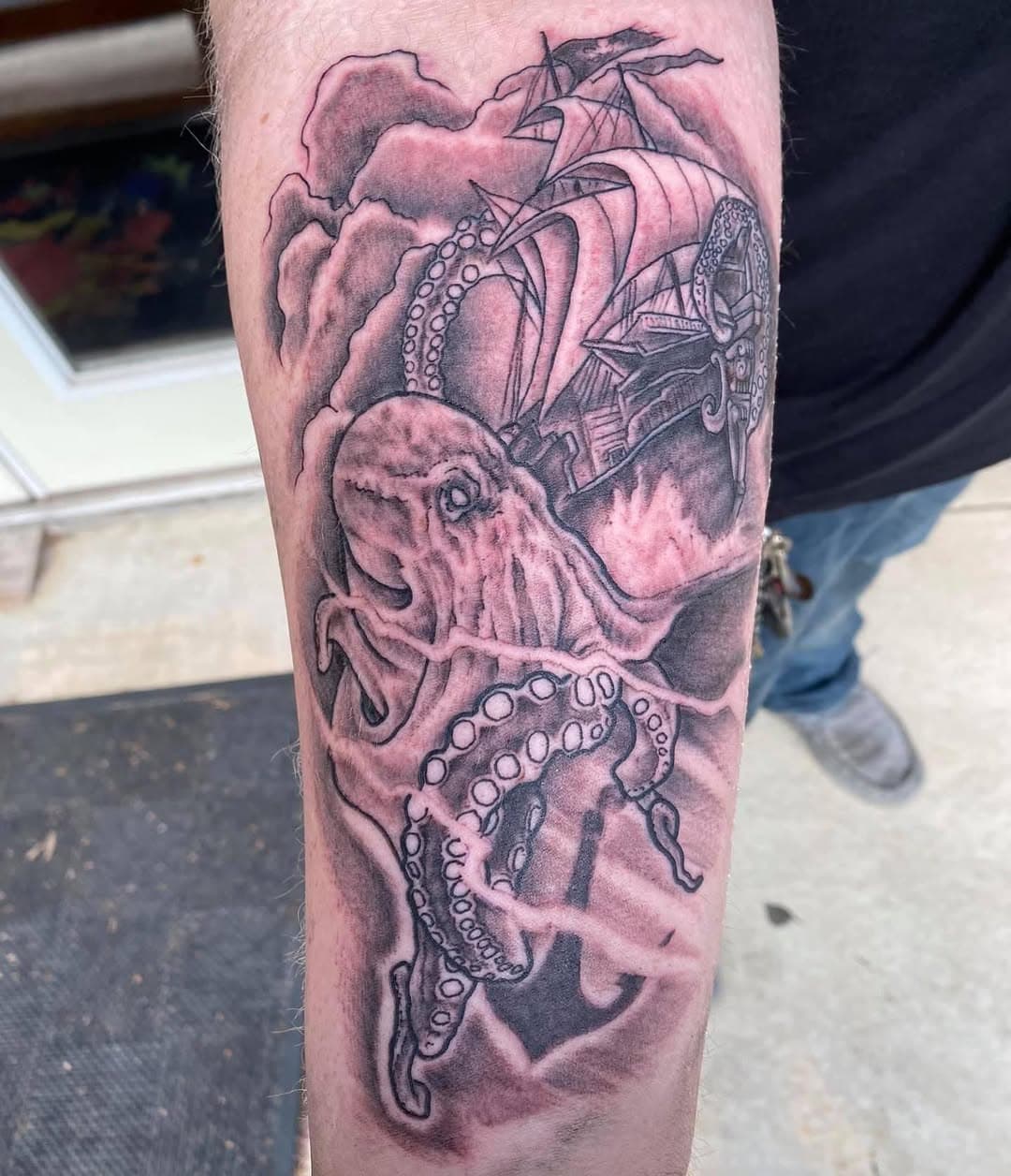 #blackandgreytattoo #blackandgreytattoos #octopustattoo #octopustattoos