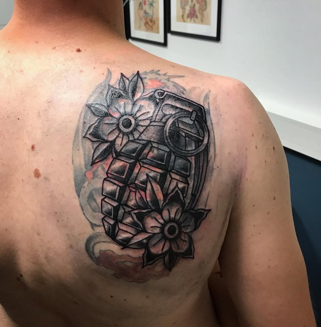 Und hier mal ein Blastover - Vielen Dank an Thomas! 
#tattoo #blastover #blastovertattoo #oldschooltattoo #oldschool #grenadetattoo #grenade #traditionaltattoo #traditional #traditionalart #inked #bremen #brementattoo