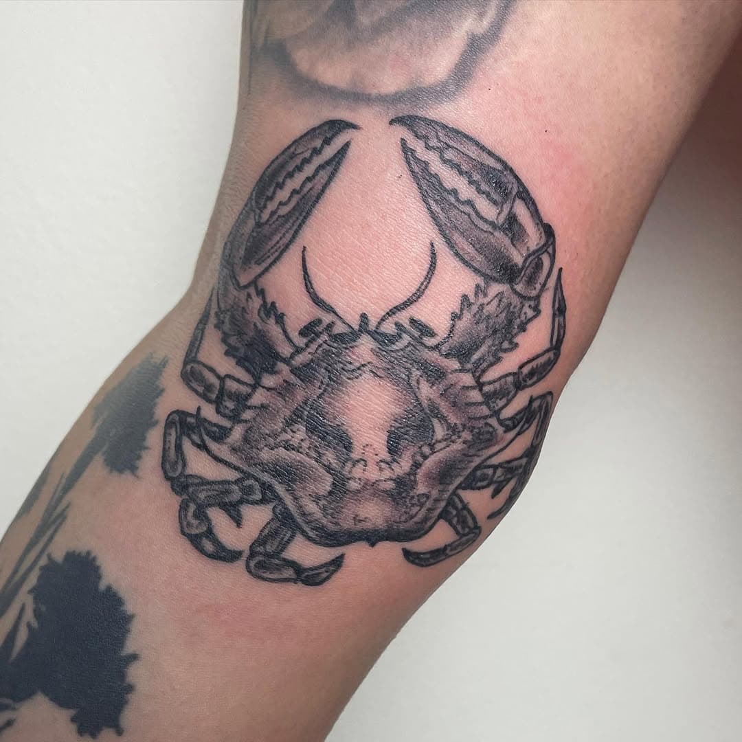 Little crab for @tattiiieeee thank you so much, always a blast! #crabtattoo  #crab #sftattoo