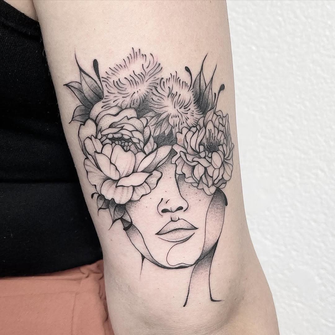 Réalisé par @cyd_ink pour Lina 🌸

#linearttattoo #finelinetattoo #dotworktattoo #contemporarytattoo #tattoofeminina #onelinetattoo #onelineart #flowertattoo #flowerpower #dotworktattoo