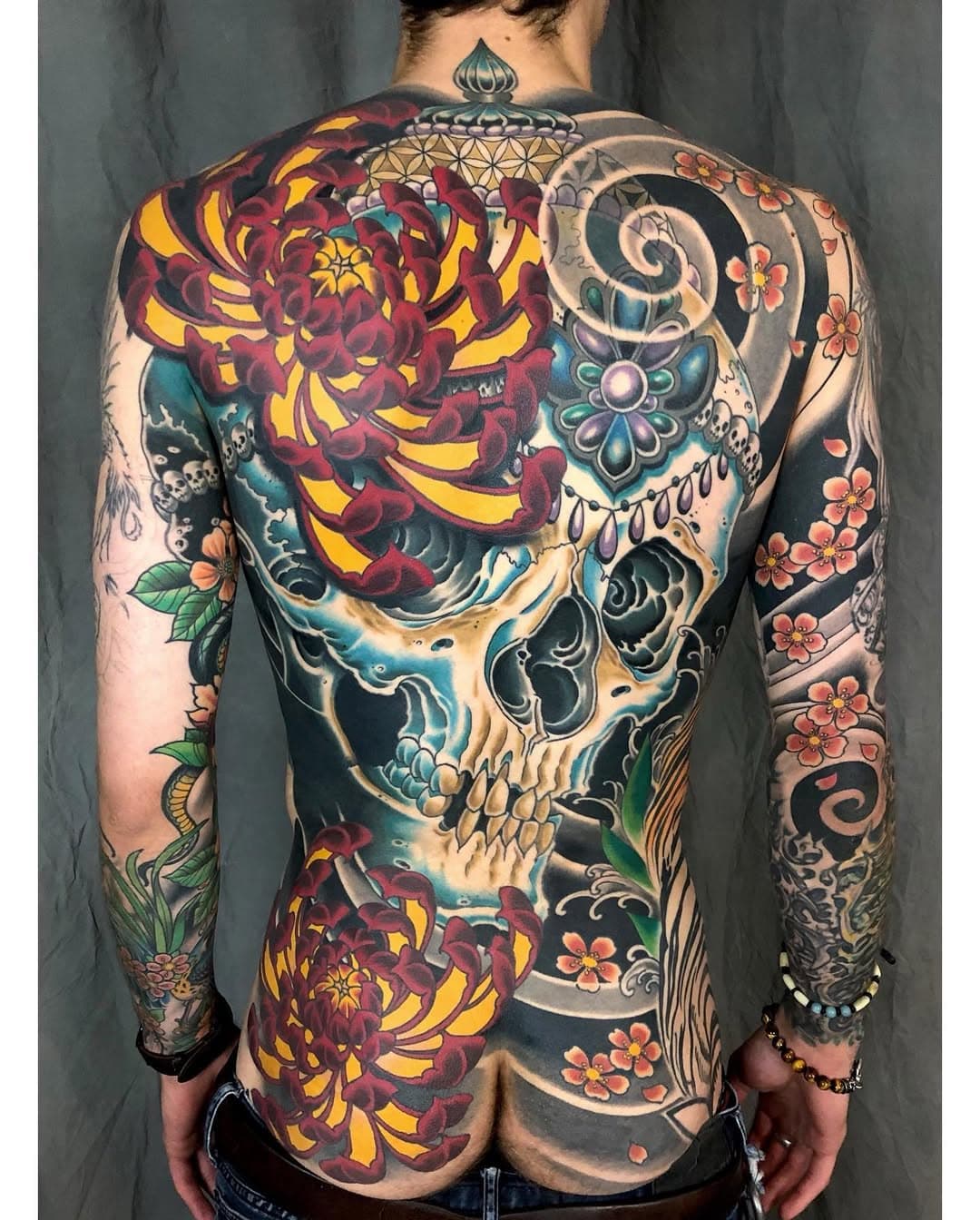 Here’s the back piece that I did on @tyler1andrews all healed up! It’s been an honor to tattoo such a fantastic tattooer, not to mention lovely human being. There’s a little cover-up on the left side, and we tied it in with an existing rib piece on his right. 
Thank you, Tyler!🙏 
.
.
.
@chalicetattoostudio @acecustomtattoo #fullbacktattoo #backpiece #backpiecetattoo #backtattoo #skulltattoo #chrysanthemumtattoo #skullbackpiece #japanesetattoo #japanesebackpiece