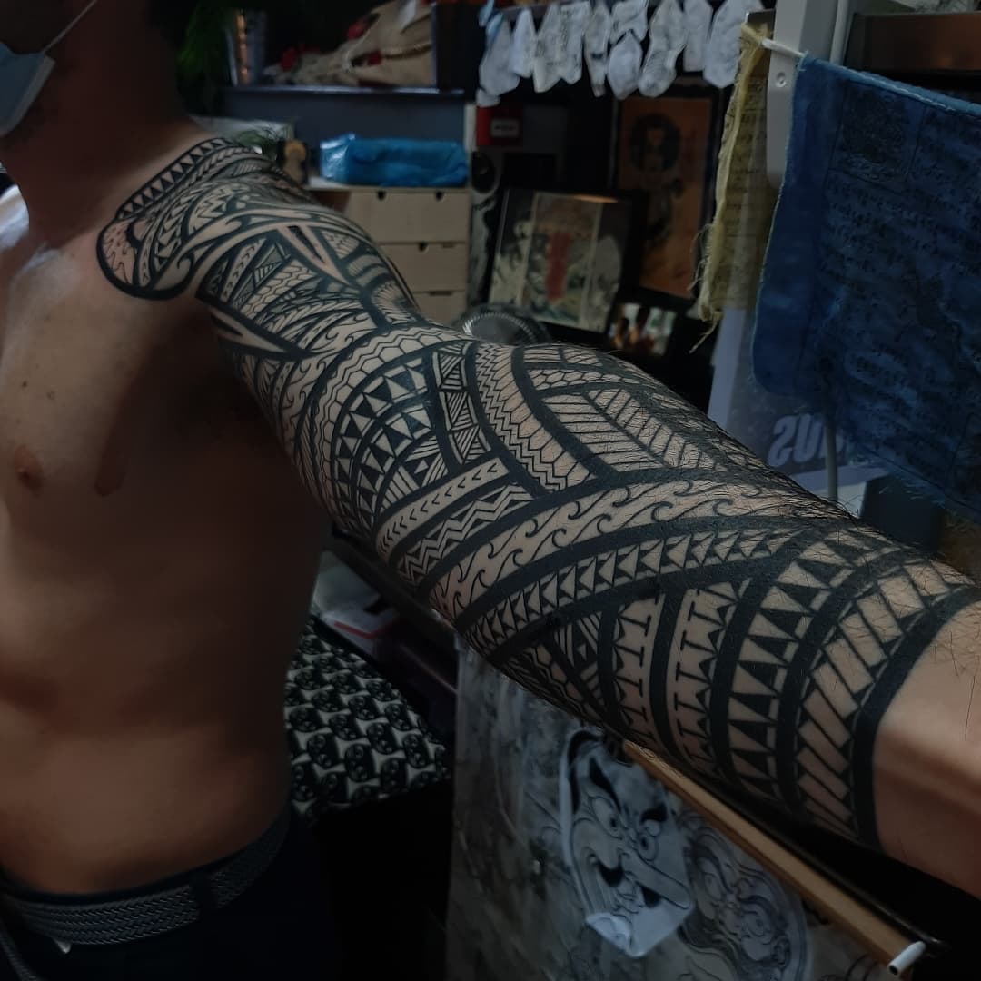 Finished Lloyd's sleeve recently, mostly healed. Thanks again mate!
.
.
.
#tribaltattoo #blackworktattoo #patterntattoo #ornamentaltattoo #sleevetattoo