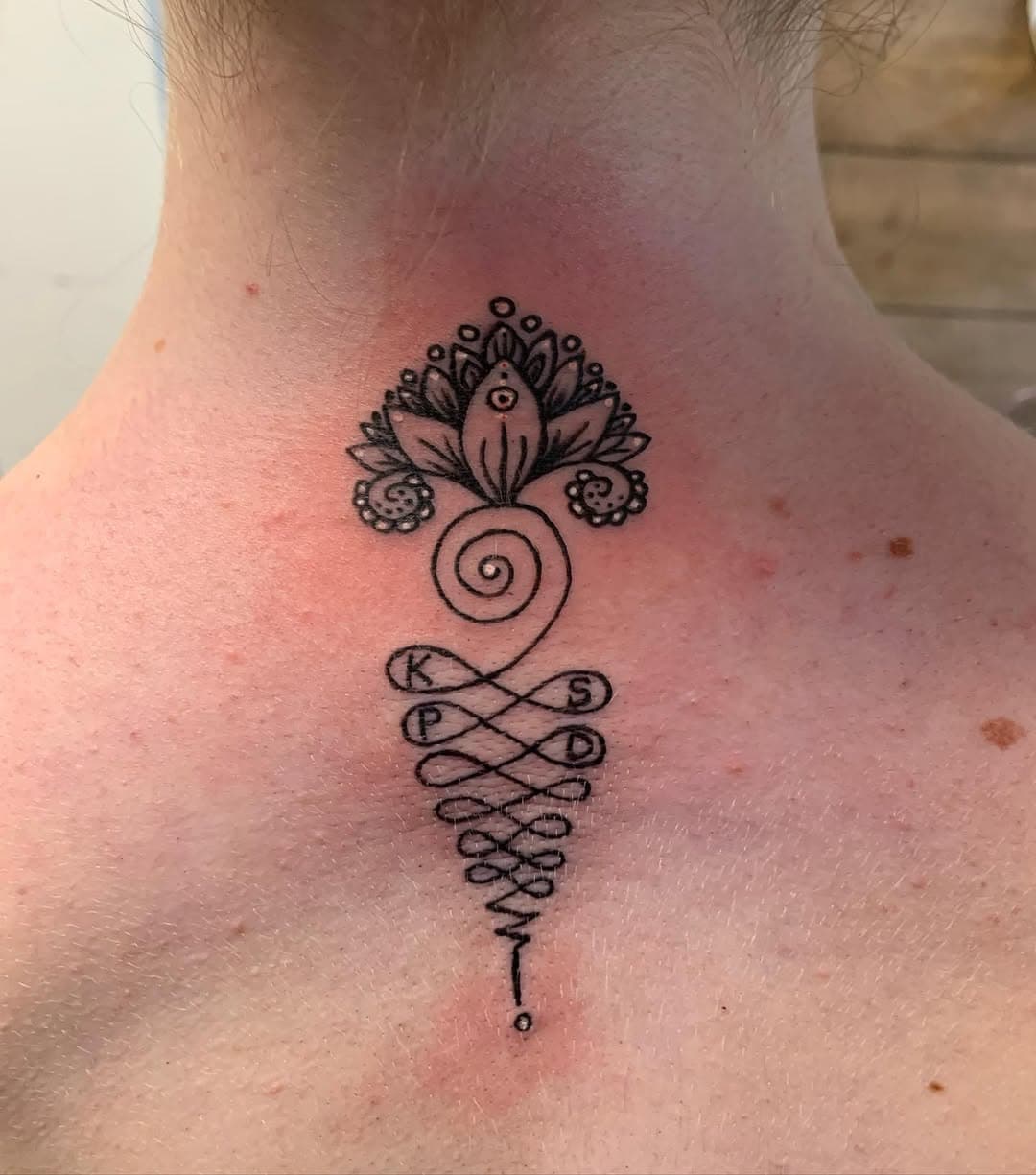 A nice decorative feminine unalome for Joanne @jojow467 today, sat like a champ for quite a painful placement...
#unalometattoo #necktattoos #lotusflowertattoo #OldEmpireTattoo #inkslingers #tattoo #tattooist #tattooing #mandalatattoo #manchesterink #tattoos #colourtattoo #blackwork #tattooed #allegoryink #aftercare #elgatonegro #elgatonegrotattoocare #tattooistlube #vegan #organic #girlswithtattoos #organictattoo #veganaftercare #awkwardposition #organicaftercare #usethelube @tattooeverythingsupplies @totaltattoo 
#totaltattoomagazine @oldempiretattool