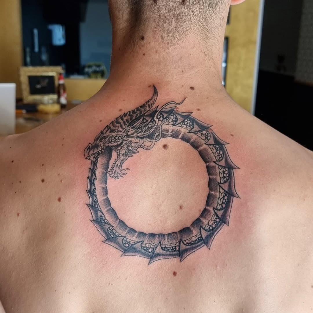 ouroboros para mi compi @mariodisla3 #ouroboros
@blackstonetattoosupply #blackstonetattoosupply @tattooproton @cheyenne_tattooequipment #tatuaje #tatuajes #dinamycink #cheyenne #valenciatattoo #aldaia