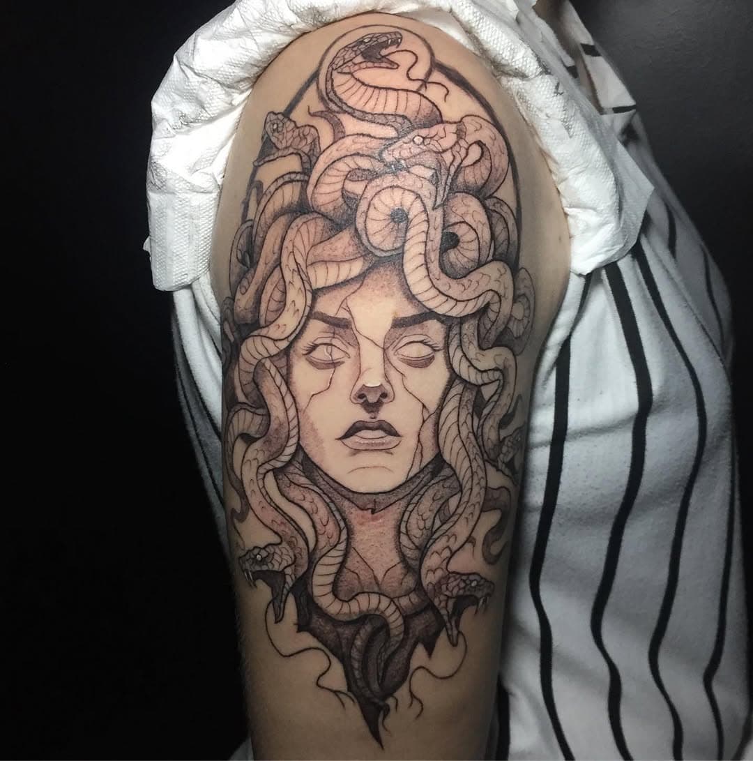 Trabalho realizado pelo nosso artista @cabral.tattooart 🔥
.
Faça seu orçamento pelo direct ou pelo link na bio!!
.
#tattoo #medusatattoo #medusa #fantasytattoo #mitologiagrega #blackworktattoo #blacktattoo #skechtattoo