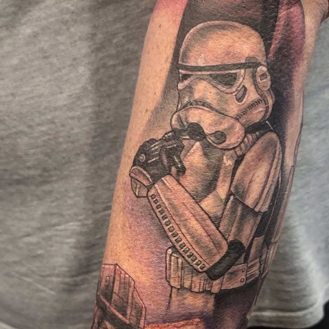 Sweet Star Wars sleeve in progress by @arynfoxart 

#tattoo #Cincinnatitattoo #bodyofarttattoo #kentuckytattooers #ohiotattooers #starwarstattoo