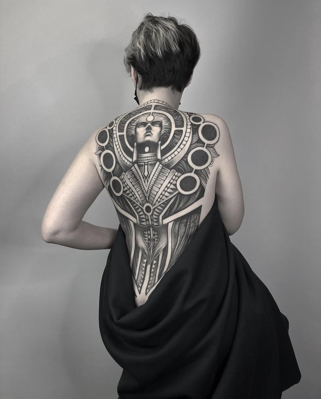 Thank you 🙏🏽 
Full healed (cicatrisé)
Priestess 
#backtattoo #priestess #priestesstattoo #mystictattoo #ornamentaltattoo #blackwork #tatouagemagazine #girlwithtattoos 
#paristattoo #paris #paris03 #dark #illustration