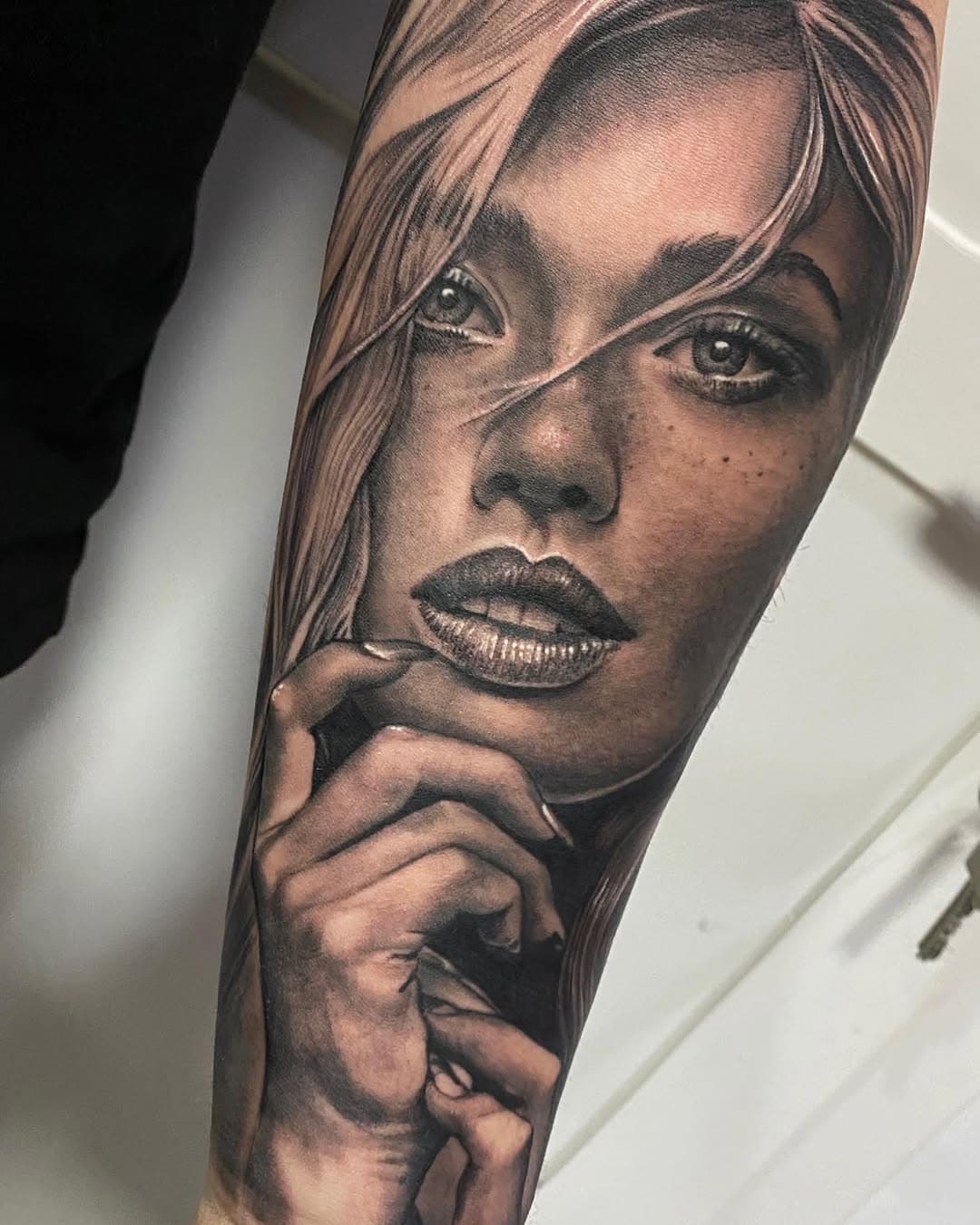 #tattoo #tattooed #ink #inked #inkadicted #toptags #drawblackgrey #hair #lips #nerja #inkedup #bigup #tattooideas #top #tattoomodel #tats #girl #girlswithtattoos #girltattoos #today #goodvibes