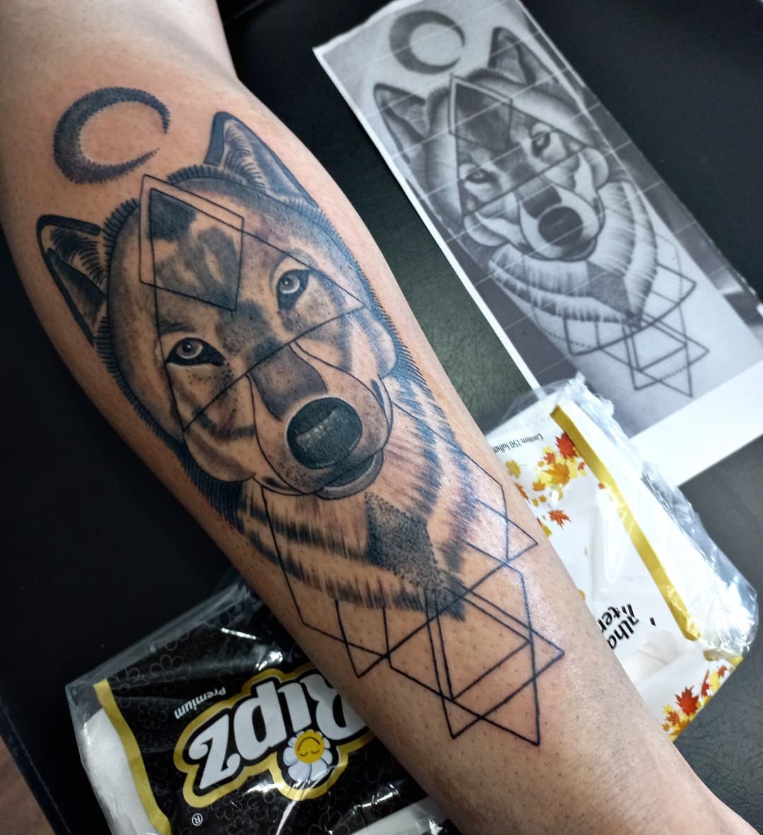 • Trabalho que rolou uns dias atrás..

Para agendamentos chamar no WhatsApp 991589594 📲

#lobo #lobotattoo #Wolf #wolftattoo #art #tatuagem #tattoo #tattoofeminina