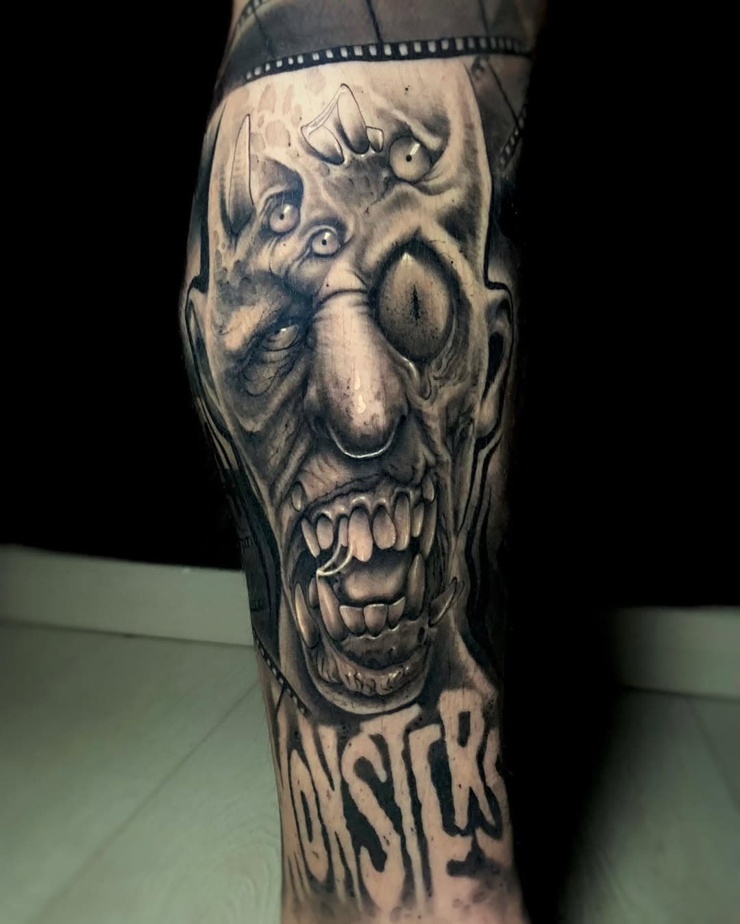 MONSTER!

Siempre de la mano de @artesanotattoosupplies #tattoo #tattooartist #tatuajes #tattoomodel #inktattoo #instagood #inked #tattoos  #sullenclothing #sullenart #intenzepride #intenze #tattoohub  #kwadronneedles #inktattoo