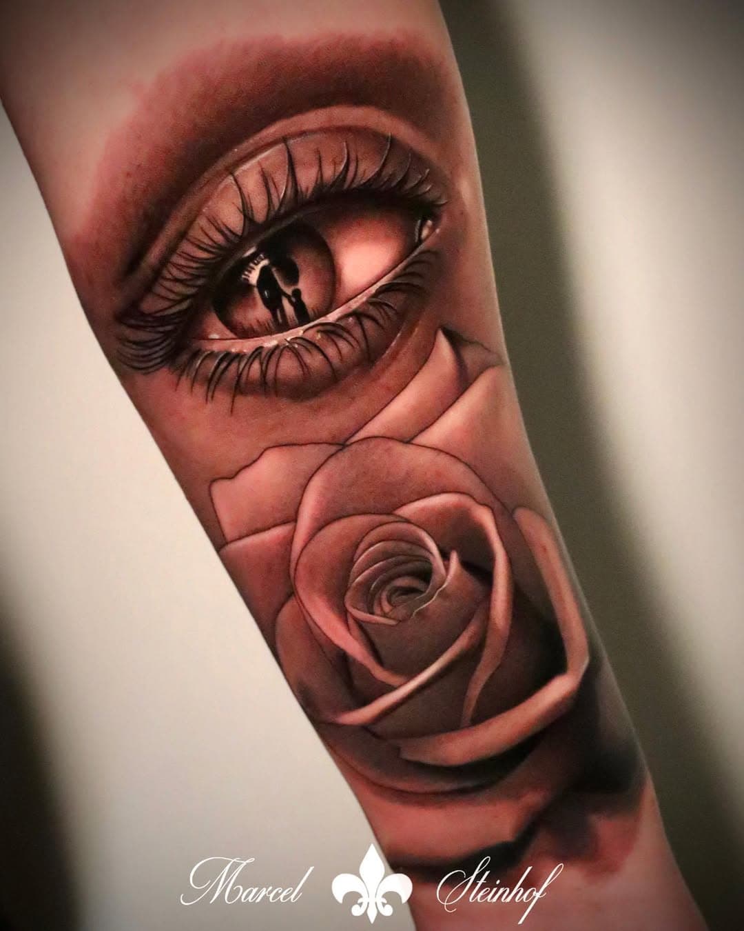 • 🕊 „ Das wertvollste an unserer Seite ist unserer Mama “ 🤍 | needle @bellenovacosmetics 👉🏼 supplied @tattoo_goods • #realistictattoo #realisticart #realisticink #realistic_arts #eyetattoo #mama #mamaleben #mom #momlife #inked #inkedgirls #ink #inkspiration #inkster #tattooinspiration #tattooart #tattoogirl #tattoolove #tattoorealistic #tattoogirls #tattoomagazine #tattooworld #realismtattoo #realismotattoo #realismtoday #dresdentattoo #dresden #worldoftattoo #tattoooftheday #inkstinct