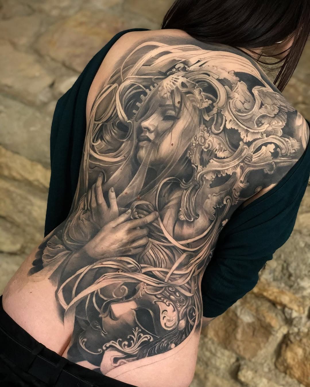 Work in progress on @mz.kaplan 
#tattoo #backpiecetattoo #fullbacktattoo #blackandgreytattoo #darktattoo #healedtattoo #681tattoos #lyon