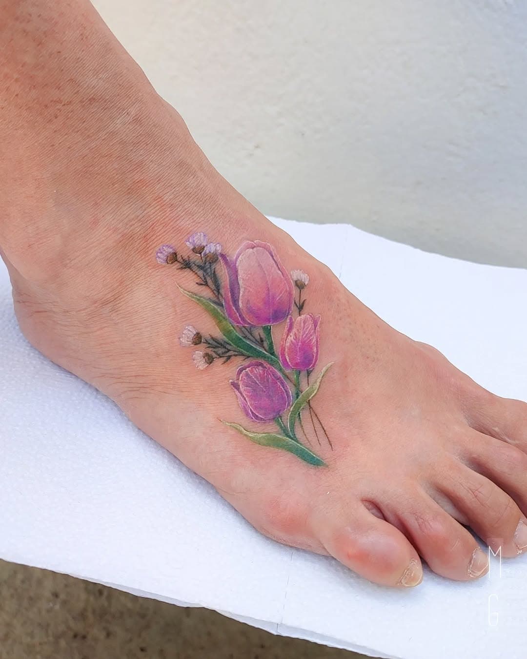 Sometimes your old tattoo is not as dark as you think, and a cover up can end up going great! 

#tulips #tulipstattoo #tuliptattoo #coveruptattoo #coverup #coberturatattoo #floraltattoo #flowertattoo #botanicaltattoo #veganartist #veganink #veganart #vegantattoo #vegantattooartist #spvegan #sptattoo #cphtattoo #cphvegan #veganonthemap #vegansaroundtheworld #veganosbrasil