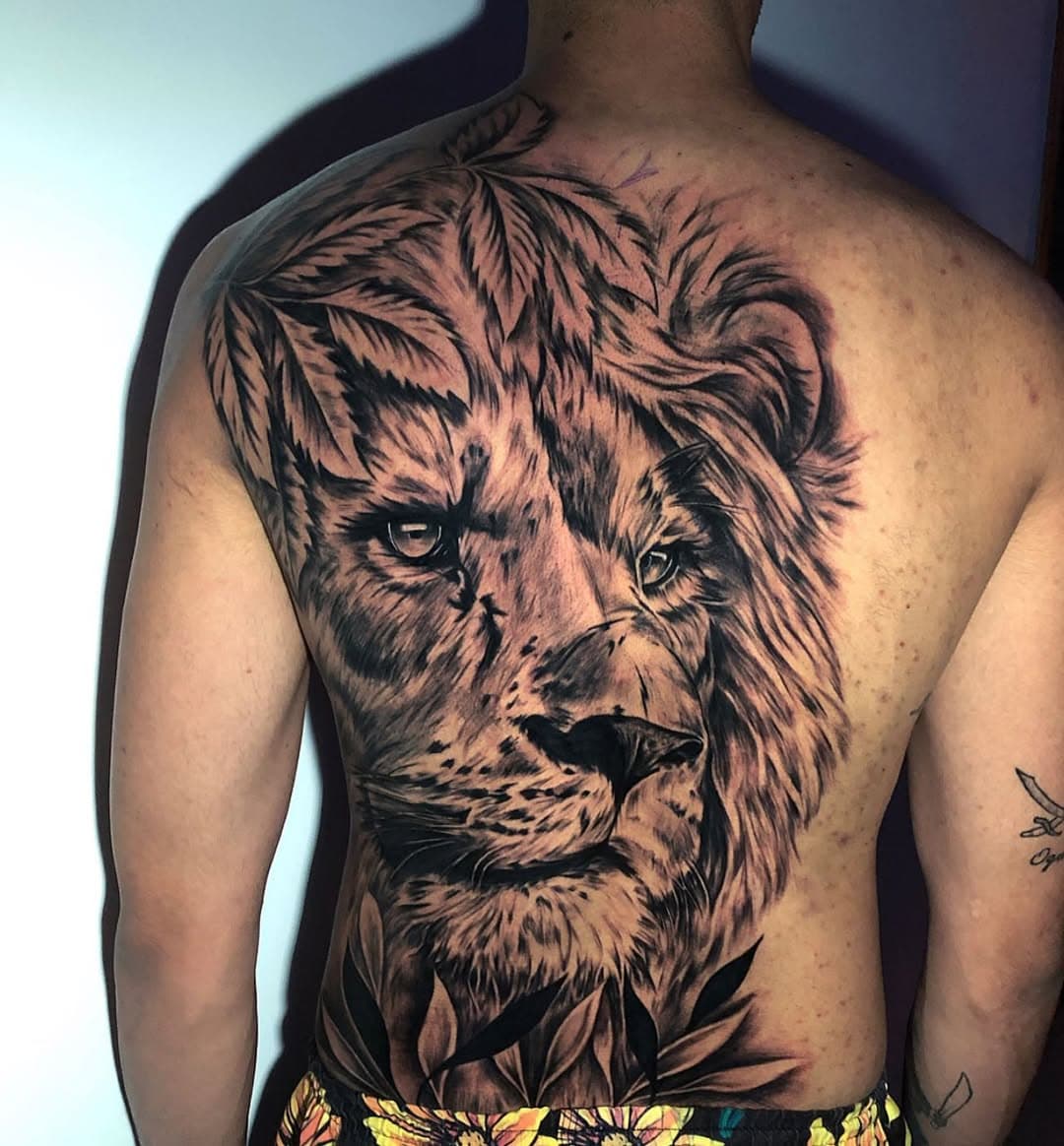 Primeira sessão desse Leão feito no @theusshenriquee_ 🦁 o que acharam? ❤️
-
-
📌UBERABA/MG - rua Carlos Tasso Rodrigues da Cunha 1209
- 
-
📌 SÃO PAULO/SP- Estúdio Privado - 
-
#tatuagem #tattoos #tattooart #tattoo2me #tattoolove #tattoo #tattooart #tattooideas #tattoofeminina #tattoodelicada #delicada #tracosfinos #art #arte #leao #lion #costas #costastattoo