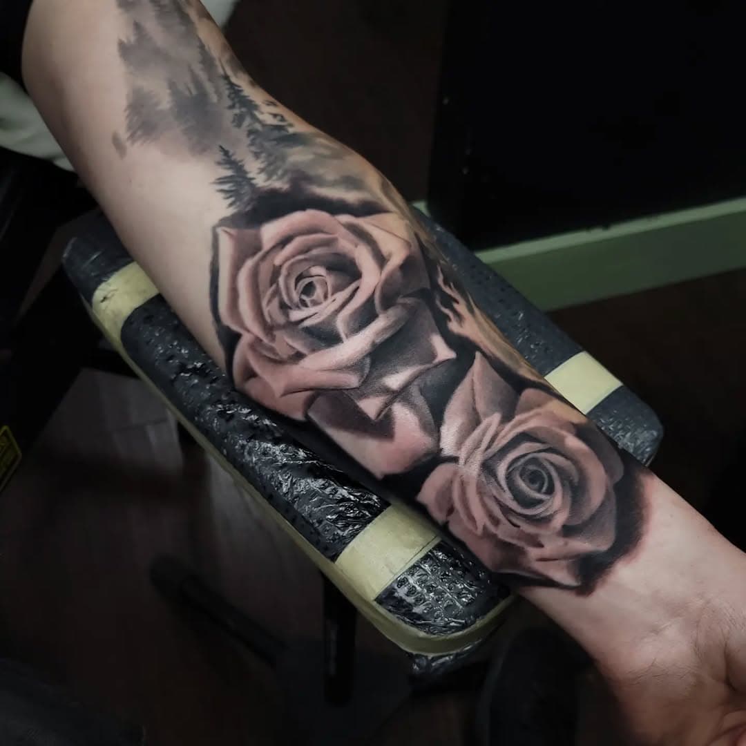 I could do roses every day and be perfectly happy. 

#tattoo #tattoos #realistic #realism #art #ink #inked #blaclandgrey #blackandgray #rosetattoo #roses #flower #flowertattoo #biloxi #Gulfport #Nola #gulfcoast