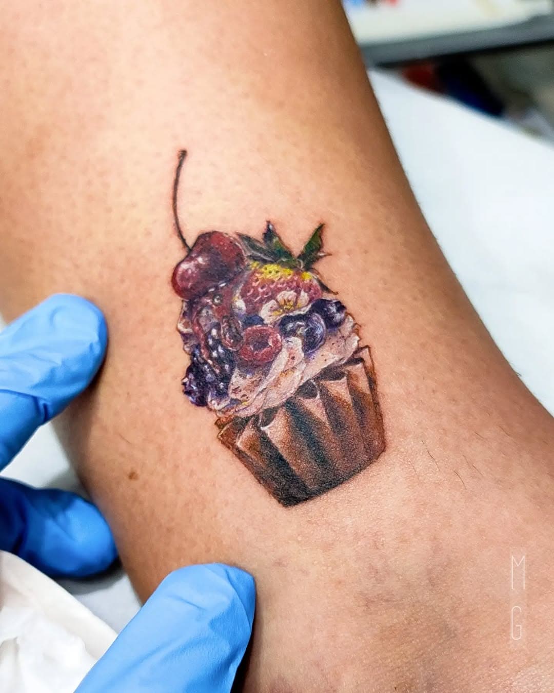 A dessert for one! #cupcaketattoo 

What candy/food would you get a tattoo of?!

#desserttattoo #cupcake #candy #candytattoo #veganfood #veganartist #vegancupcake #veganink #veganart #vegantattooartist #vegantattoo #vegansaroundtheworld #sptattoo #spvegan #cphtattoo #cphvegan #dublintattoo #dublinvegan #microrealismtattoo #microrealism #realism #realismotattoo #realistictattoo