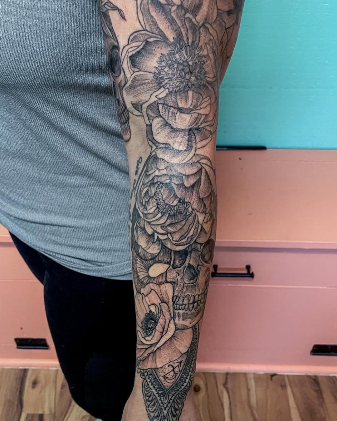 Only one more session to go…
But decided to post some progress pics anyway. This has been so much fun to work on! 
#ballpythontattoo #peonies #skulls  #thistleandpearltattoo #bbjunetattoos #ashevilletattooers #ladytattooers