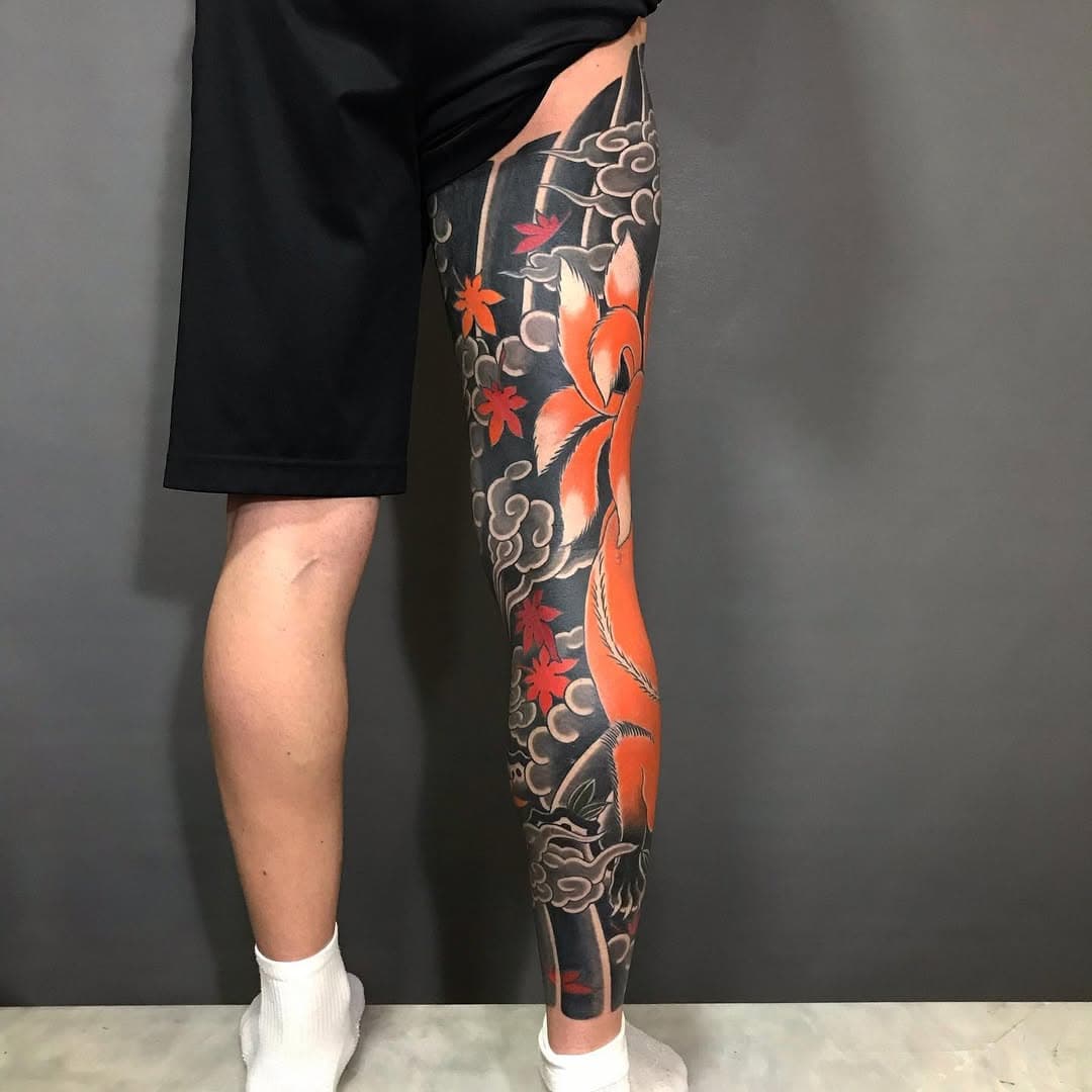 Done at @walkthelinetattoo thank you @thanasis_pazaras @walkthelineskg @walktheline_tinos  #walkthelinetattoo #legsleevetattoo #legsleeve #japanesetattoo #irezumicollective #kitsunetattoo #kitsune #larissattattoo #wtltattoo #greektattooers #traditionaltattooing