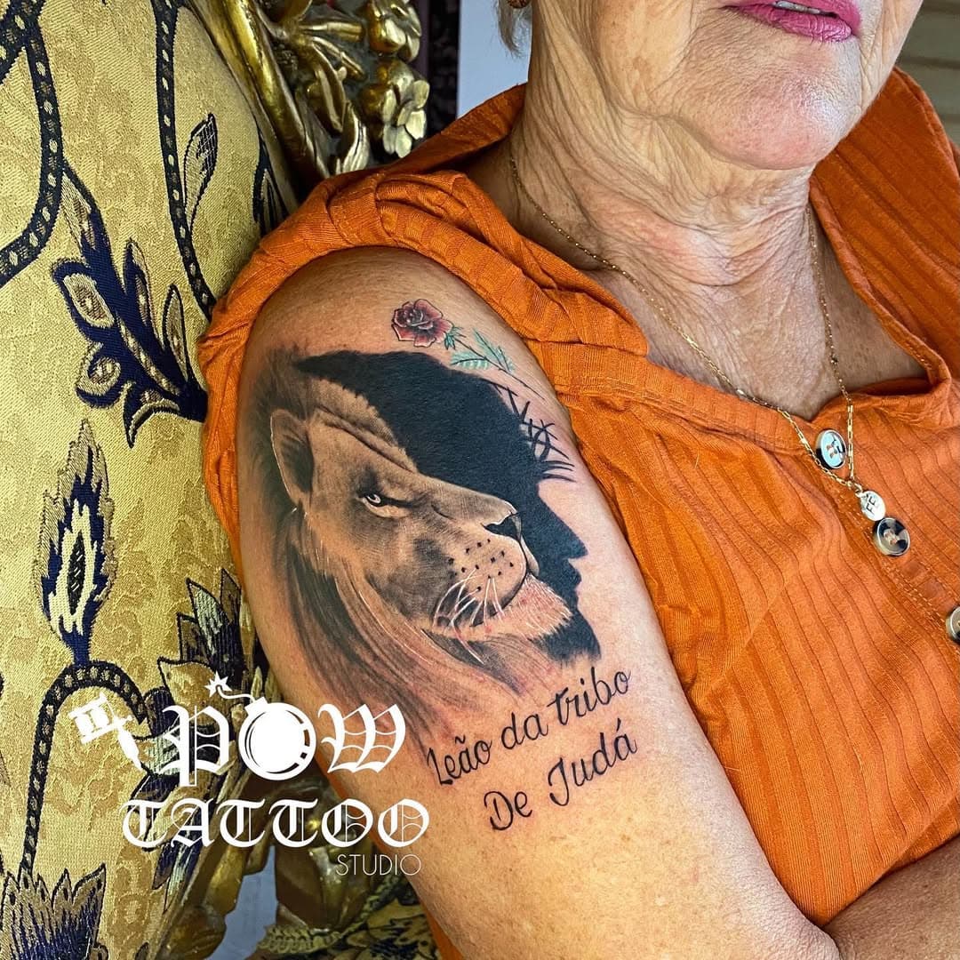 Leão da tribo de Judá… 🔥 esse foi um dos leões que já tatuei onde eu aprendi demais .. muito obrigado a senhora dona Léa, pela confiança em meu trabalho pela oportunidade de te tatuar.. que venha as próximas ❤️🚀 #tattoo #tatuagem #powtattoo #tattooibirite #tattooink #arte #artetattoo #tatuagens #tattooleao #tattoojesus