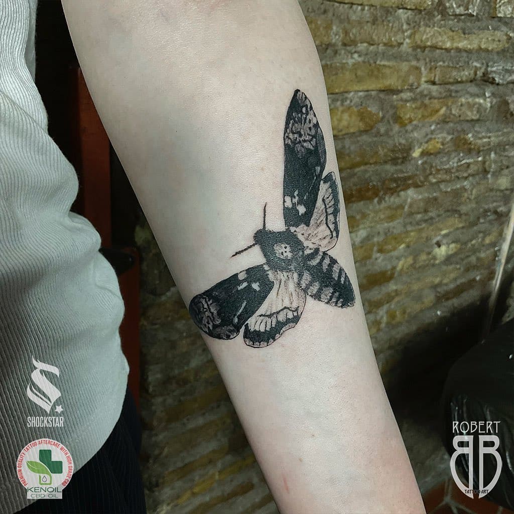 Death head moth, sponsored by @kenoilcbdtattooaftercare and @shockstar 
www.kenoilcbd.com 
@kenoilcbdtattooaftercare @kenoil_cbd 
#tattoo #tattooart #tatuaggio #tattoodesign #colortattoo #realistictattoo #realistictattooartist #realismtattoo #tatuaggiorealistico #blackandgraytattoo #tatuatore #tattooartist #proteamartist #robertbbtattoo #robertbbtattooart #tattoostudio #tattoorobertbb #aftercare #kenoil #kenoilcbd #fkirons #cheyenne_tattooequipment #portrait #italia #roma