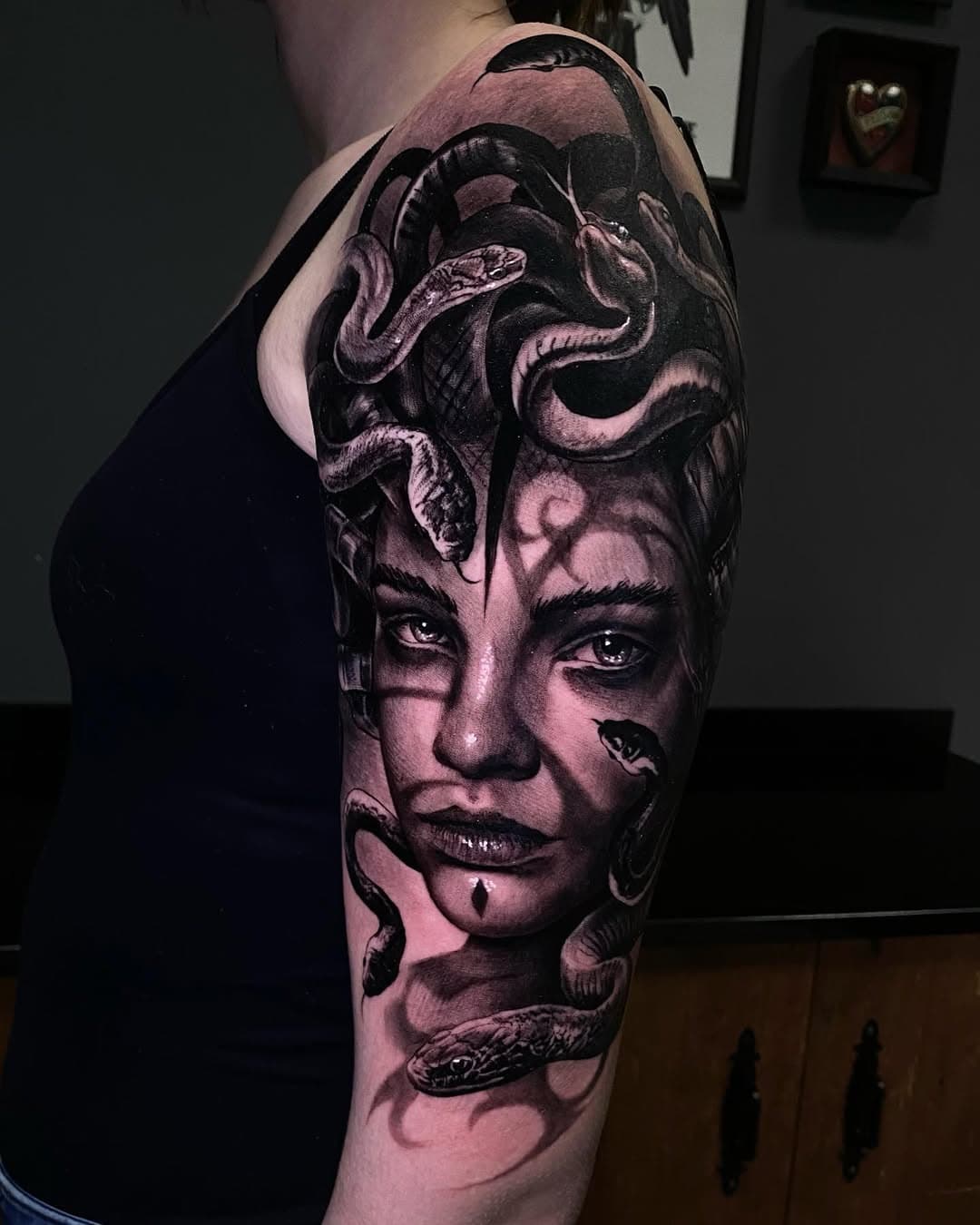 • Medusa • interpretación de medusa , primera pieza del brazo!!! Eskerrikasko  Jarein 🖤🖤
Realizado en @greylinetattoo con @aloetattoo @radiantcolorsink @radiantcolorseurope 
.
.
.
Información y citas :
Citasgreylinetattoo@gmail.com
WWW.GREYLINETATTOO.COM.
.
.
#tattoolifemagazine #realisticportrait #realismtattoo #thebesttattooartists #tbsta #realismo #bng #blackandgreyportrait #tattoo #aloetattoo #radiantcolorsink