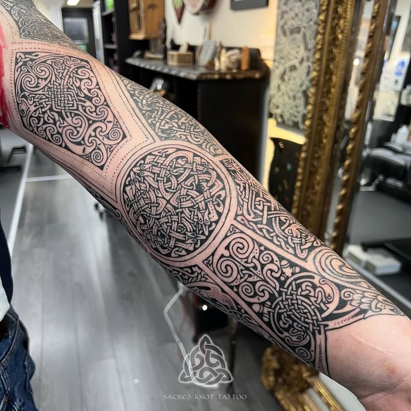 Earlier this week I was working with Brian some more on his Book of Kells inspired sleeve. The central parts of all these panels are pulled directly from the manuscript and I’ve filled in the gaps with my understanding of the insular style. 
I love working with these knots and beasts. It’s literally what got me into all this stuff when I was a kid! 

Looking forward to doing more soon Brian, happy healing :D 

#celtic #celticknotwork #insular #celtictattoo #knotworktattoo #dotwork #dotworktattoo #bookofkells #bookofkellstattoo