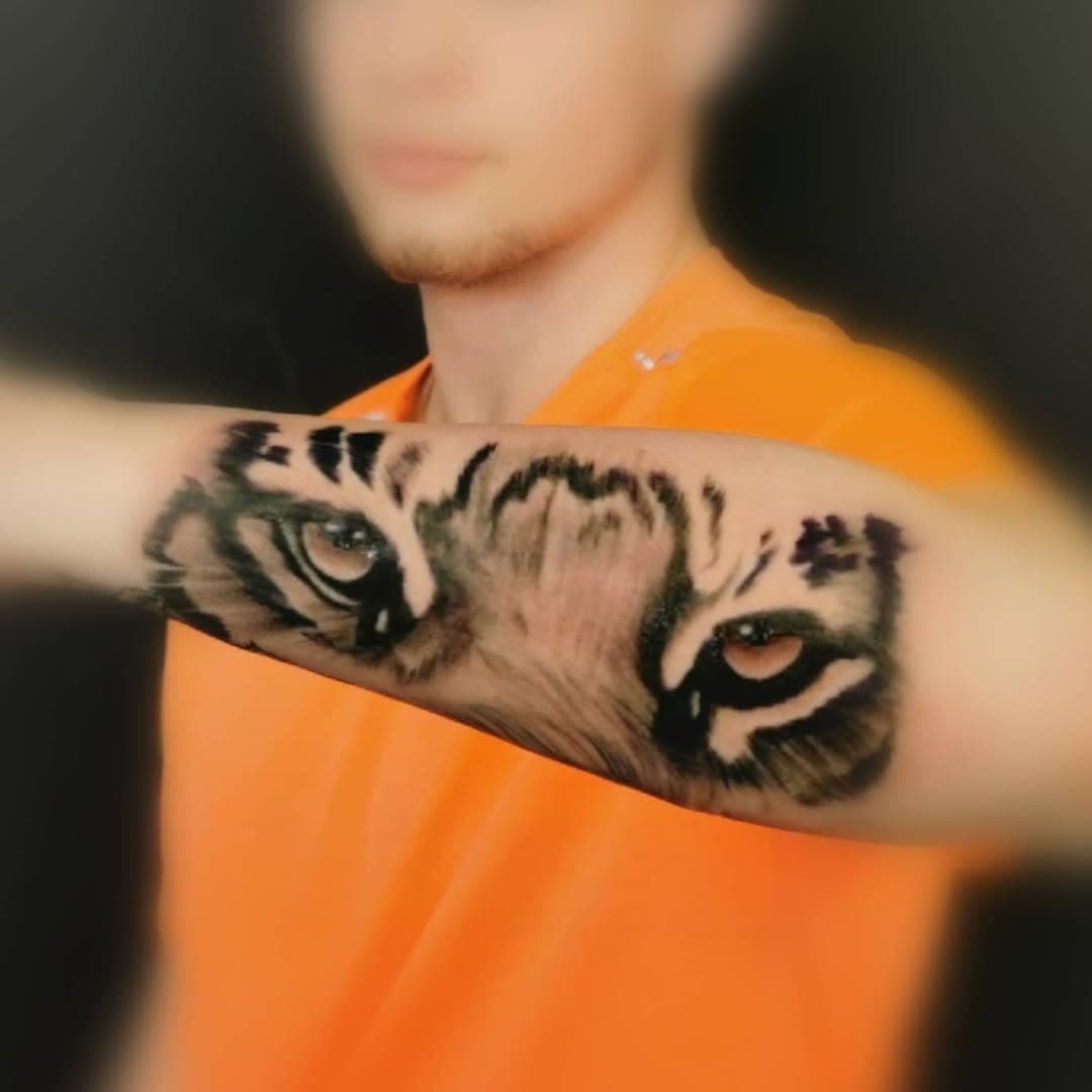 Tiger eyes #barberdtstattoosupplies #kurosumiink #eztattoomachine #elitecartridges #orpingtontattoo #orpingtongossip #tigertattoo