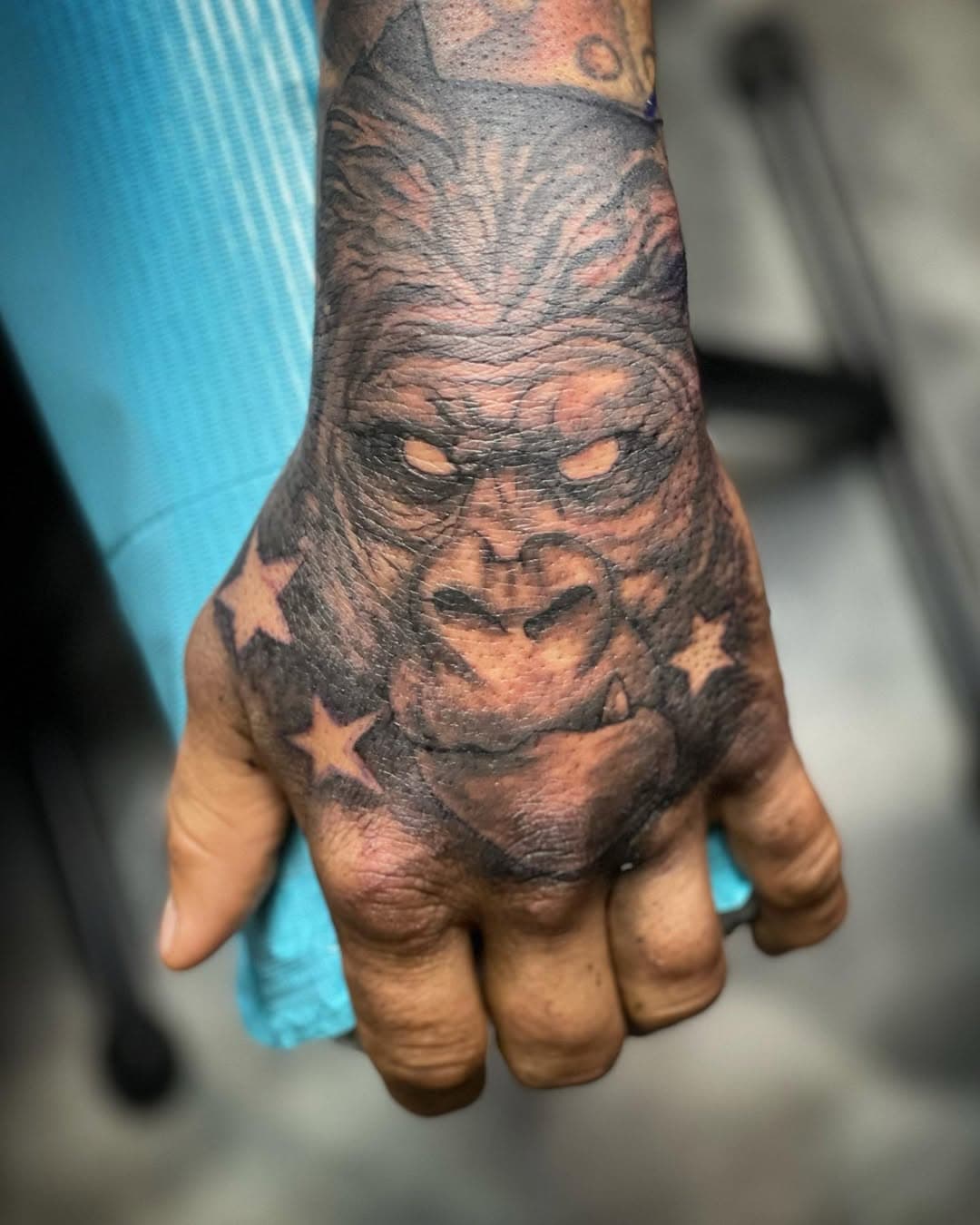 Fun gorilla mitt .
.
.
.
.
#cherryhilltattoo #naplestattoo #naplesflorida #blackandgreytattoo #floridatattooartist #tattooartist #gorillatattoo #gorilla #handtattoo