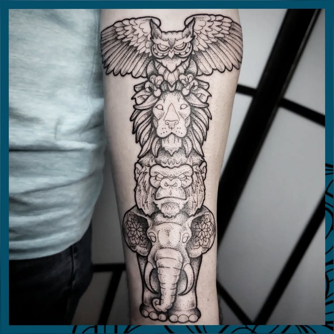 Totem pole piece for Sam earlier in the year. I have a couple of appointments available I'm August DM dir details 💙
#totempole #totempoletattoo #owl #lion #gorilla #elephant #bleutattooestudio #blackworkerssubmission #blackwork #blackworkers_tattoo #blackworktattoo #blackworkers #dotworkers #dotworktattoo #dotworker #dotwork #dotworktattoos #tyneandwear #northeastengland