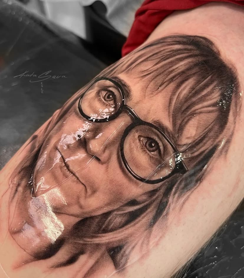 Mother’s portrait ♥️
Desliza para verlo curado👉🏼
.
.
#mother#mothersportrait#realism#realistictattoo#portrait#family#microrealismo#portraittattoo#tattoo#tattooed#sansebastian#donostitattoo