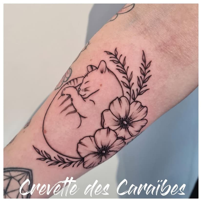 Ancien flash revisité pour Sophie afin qu’il ressemble à son petit Bigorneau 😻 Merci encore, quel plaisir de tatouer des chats 🐱 Swipe pour voir le tattoo cicatrisé !
⠀
N'hésitez pas à me contacter pour vos projets tatouage 🪲
⠀
🦐🌴
⠀
#tattoo #tatouage #tattooflash #flash #flashdispo #flowers #flowertattoo #cat #cats #catstattoo #chat #chattattoo #angers #angersmaville #crevette #caraibes