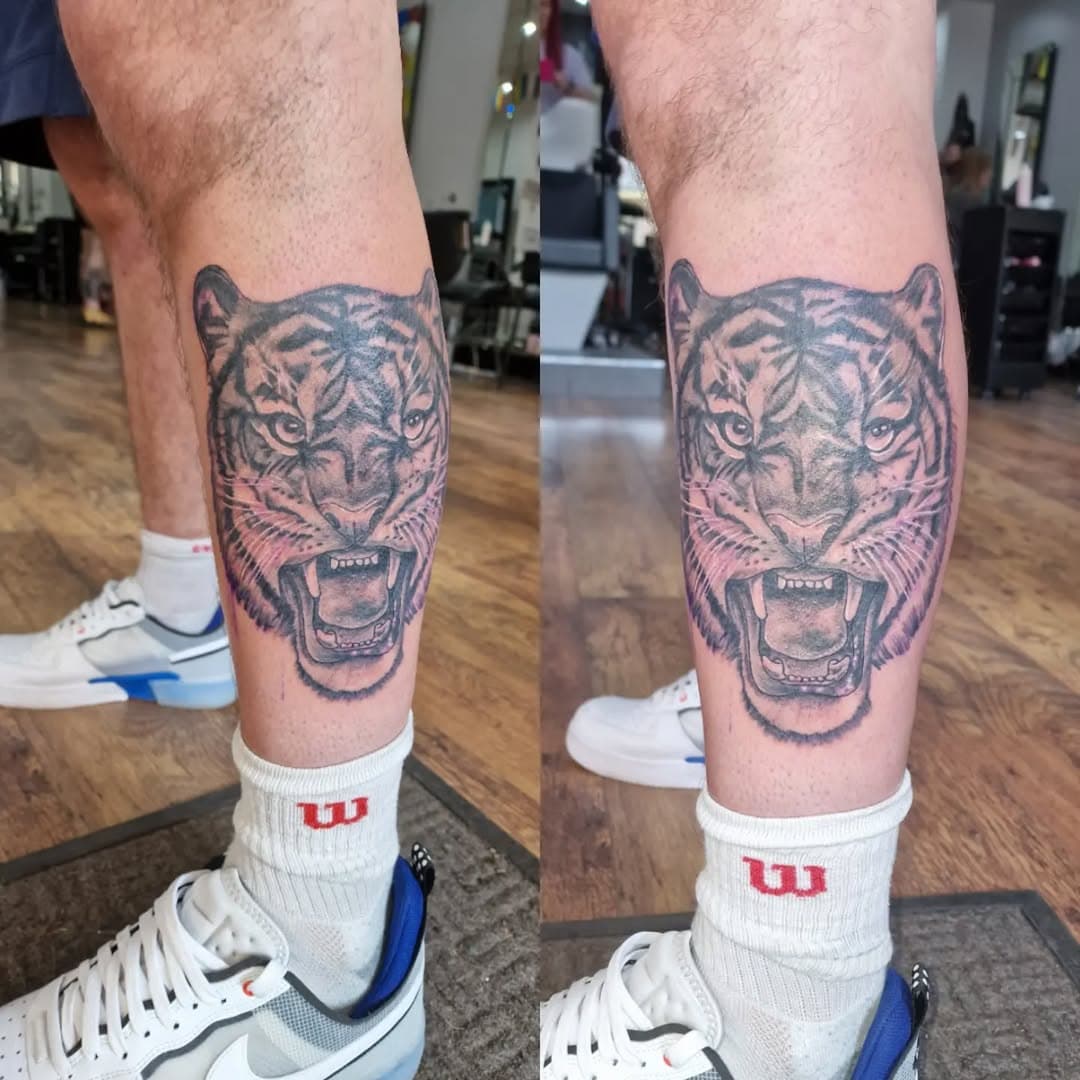 One from a few weeks ago, I've been so busy I've hardly had time to post ha ha 

.
.
.
#tiger #tigertattoo #legtattoo #legsleevetattoo #blackandgrey #nocturnalinks