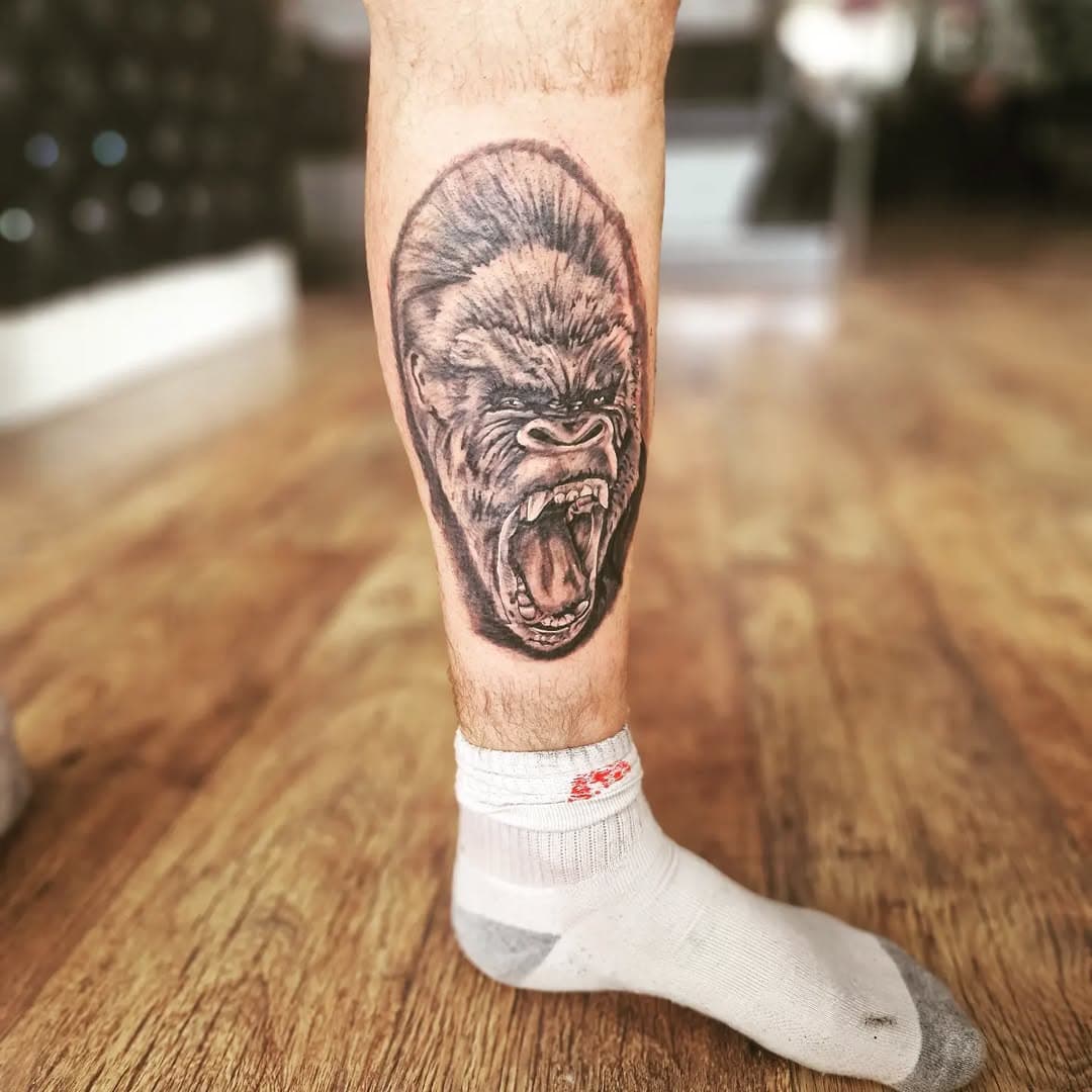 One from this week, really enjoying doing this animal tattoos, learning lots

.
.
.
#gorillatattoo #gorilla #legsleevetattoo #legtattoo #shintattoo #animaltattoo