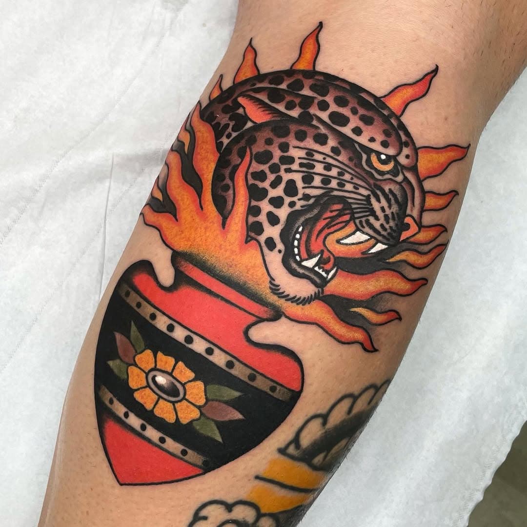 Trabajo realizado por @juanmimartintattoo 
•
No dudes en escribirnos para coger tu cita o para información , o pásate a vernos al estudio!!
•
•
#tattoo #ink #traditionaltattoo #oldschooltattoo #tatuaje #tatuagem #leopard #tattooideas #tattooinspiration #malaga #malagatattoo #tattoomalaga